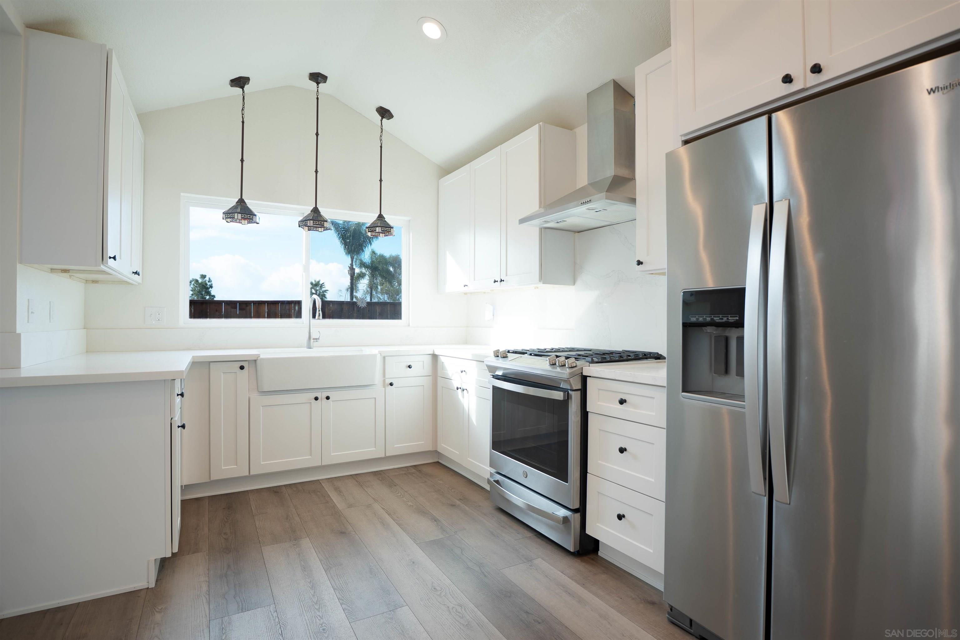 Detail Gallery Image 4 of 24 For 1533  Roma Dr, Vista,  CA 92081 - 4 Beds | 2/1 Baths