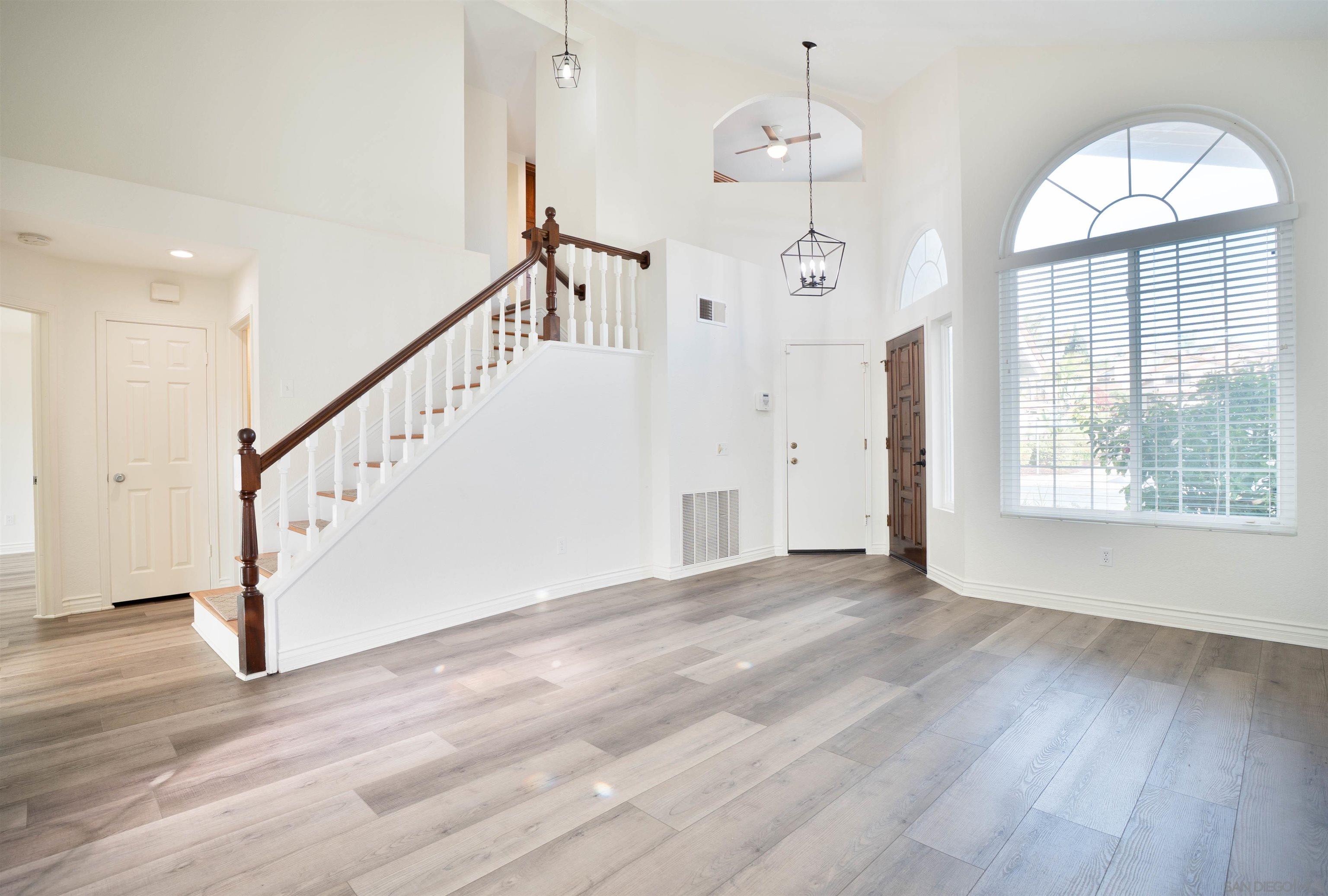 Detail Gallery Image 5 of 24 For 1533  Roma Dr, Vista,  CA 92081 - 4 Beds | 2/1 Baths