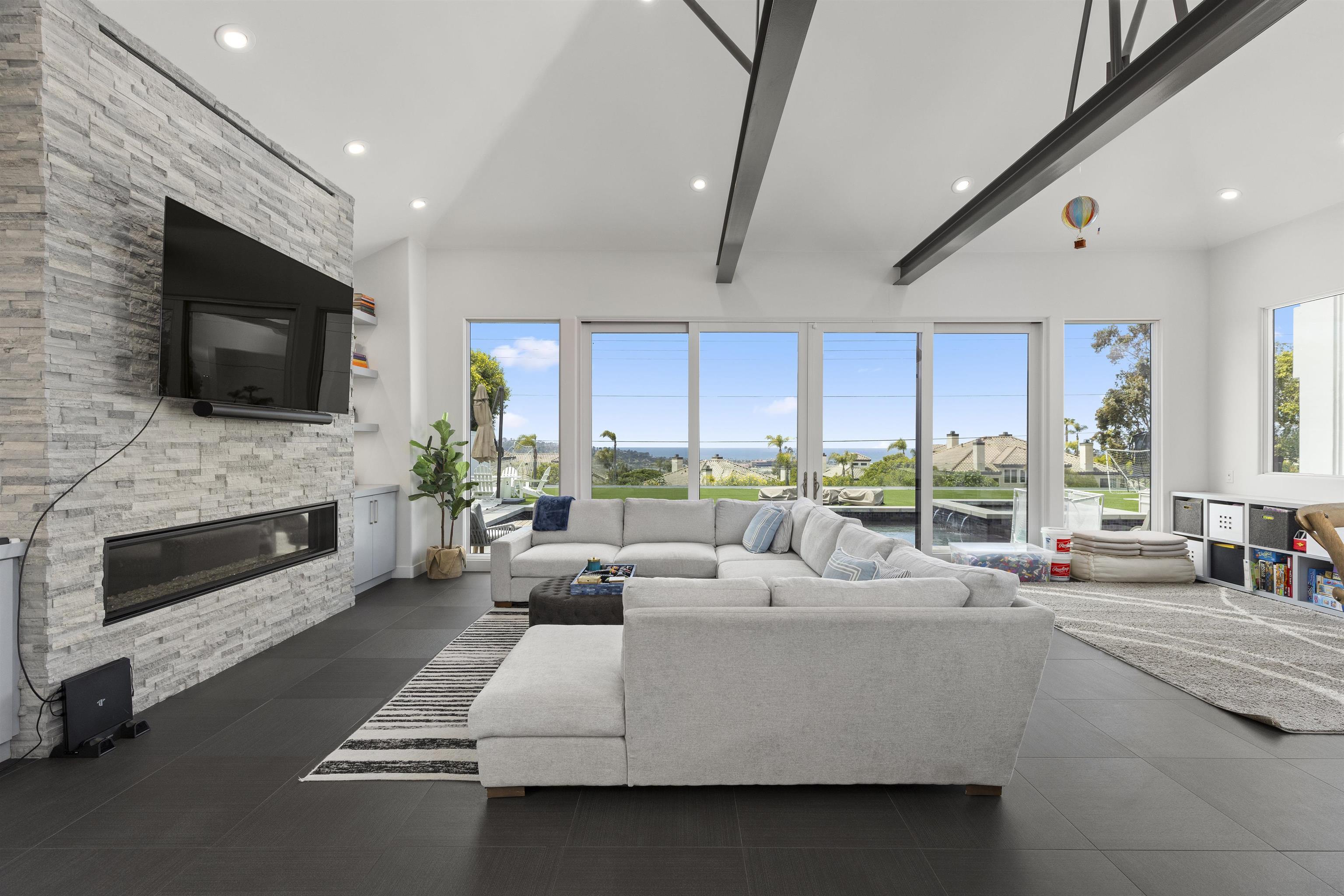 Detail Gallery Image 2 of 31 For 3325  Caminito Daniella, Del Mar,  CA 92014 - 6 Beds | 5/1 Baths