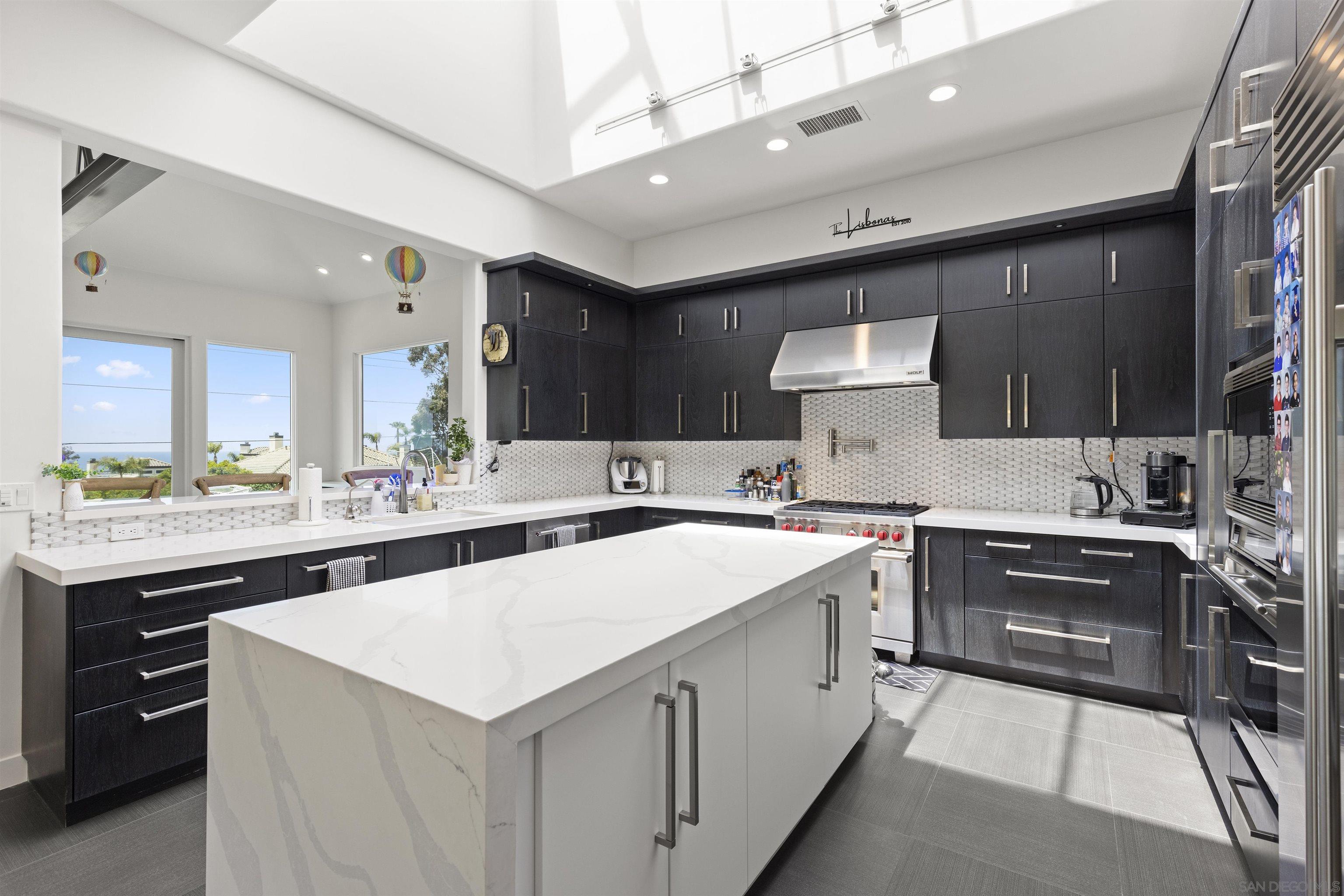 Detail Gallery Image 13 of 31 For 3325  Caminito Daniella, Del Mar,  CA 92014 - 6 Beds | 5/1 Baths