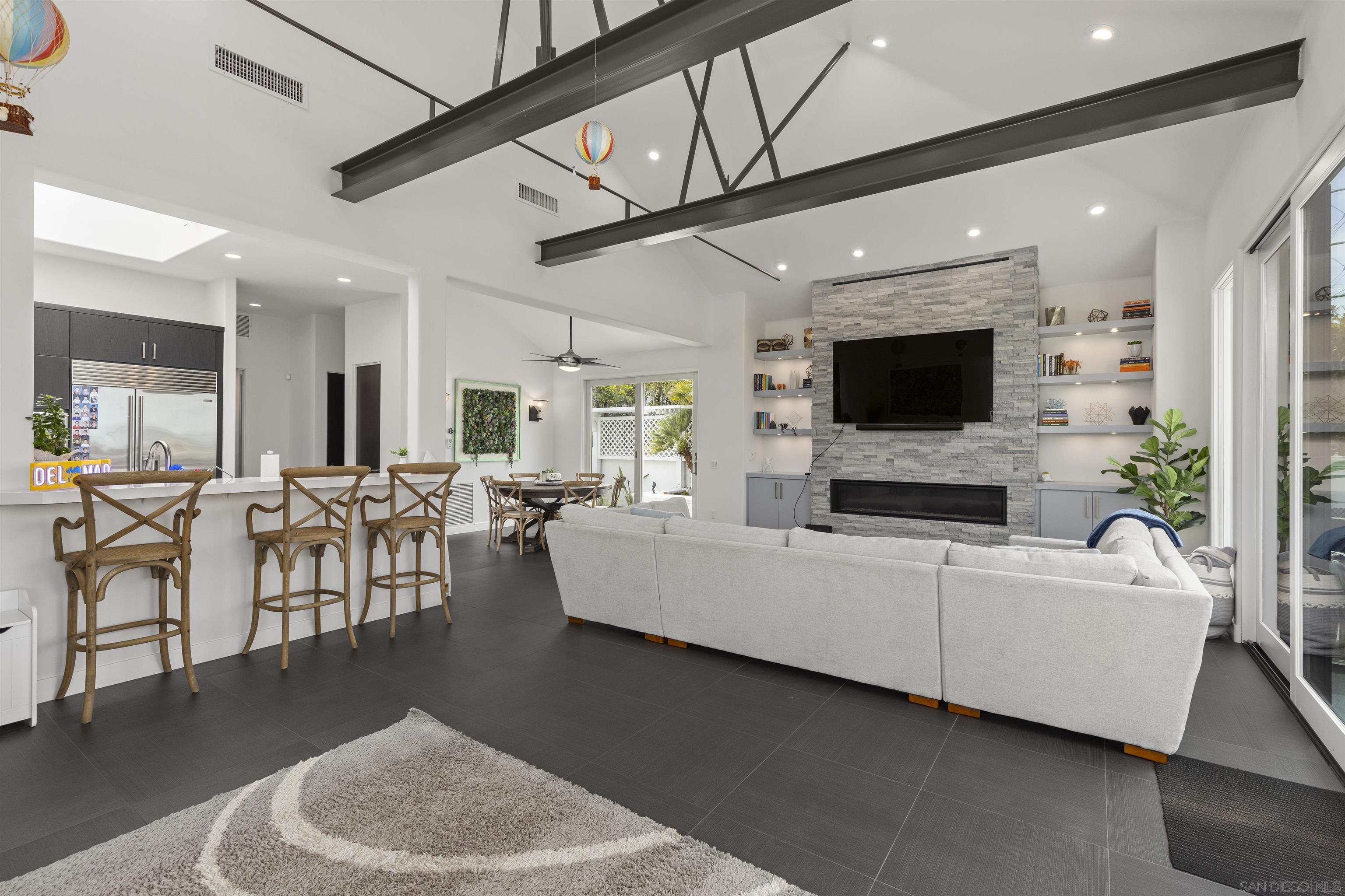 Detail Gallery Image 13 of 30 For 3325  Caminito Daniella, Del Mar,  CA 92014 - 6 Beds | 5/1 Baths