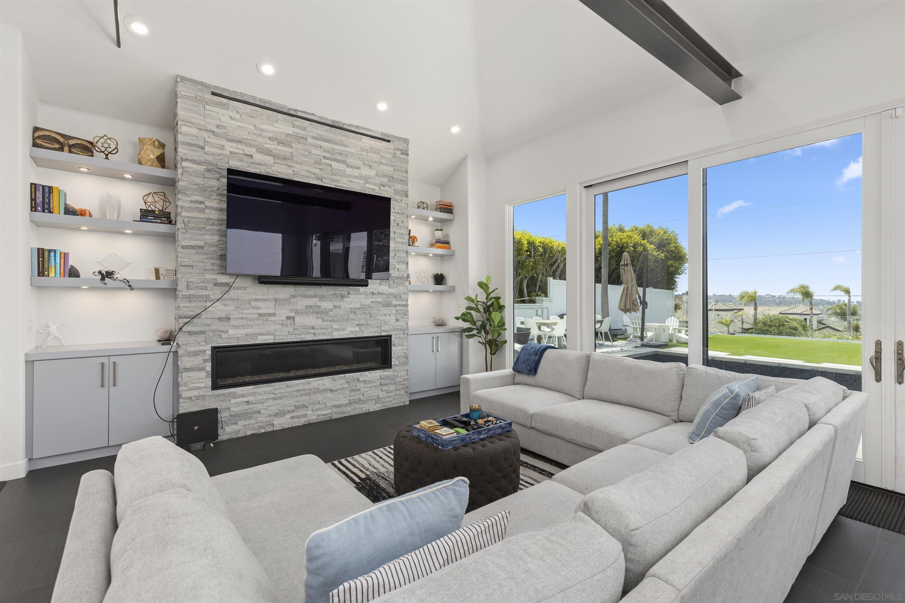 Detail Gallery Image 14 of 30 For 3325  Caminito Daniella, Del Mar,  CA 92014 - 6 Beds | 5/1 Baths