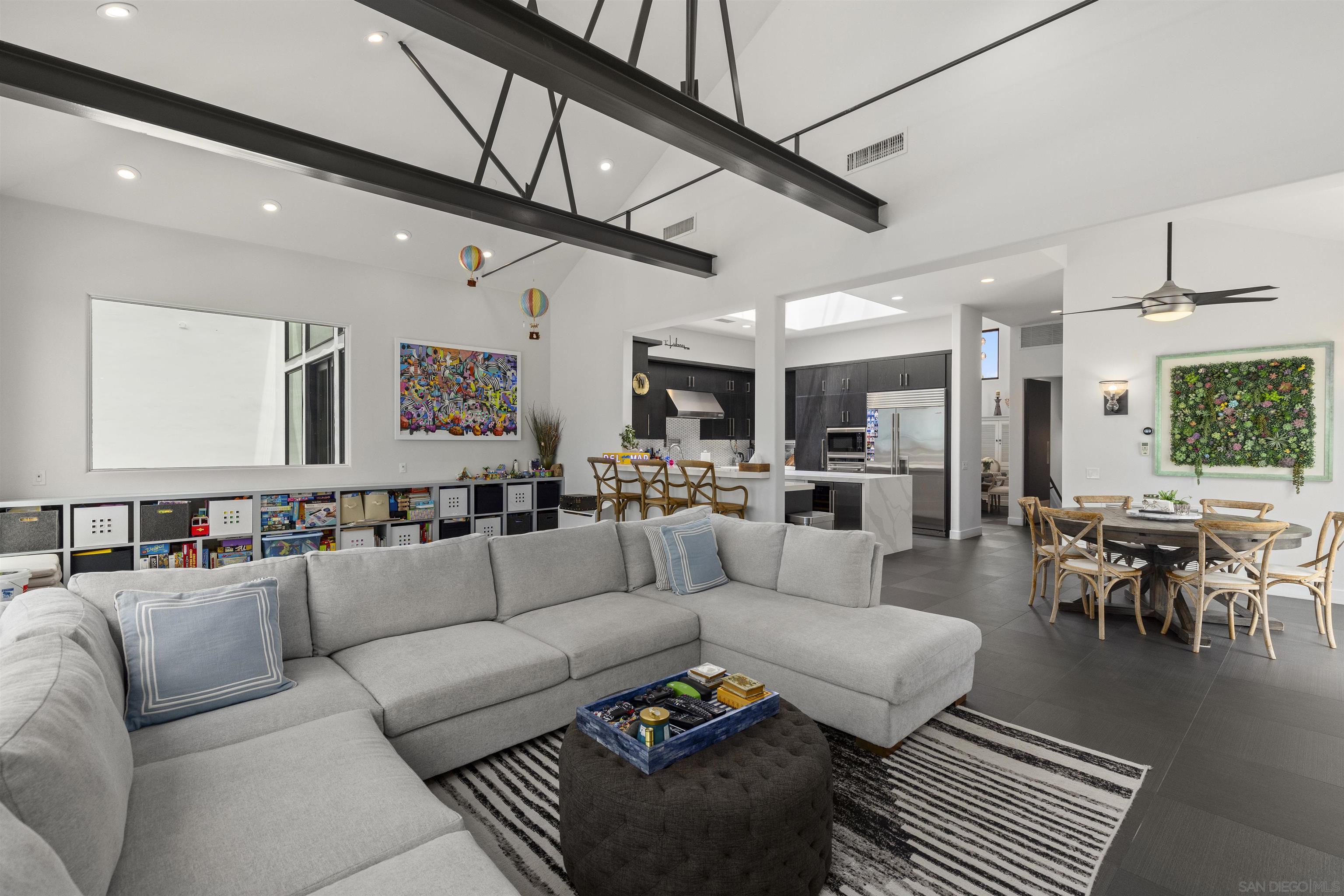 Detail Gallery Image 16 of 31 For 3325  Caminito Daniella, Del Mar,  CA 92014 - 6 Beds | 5/1 Baths