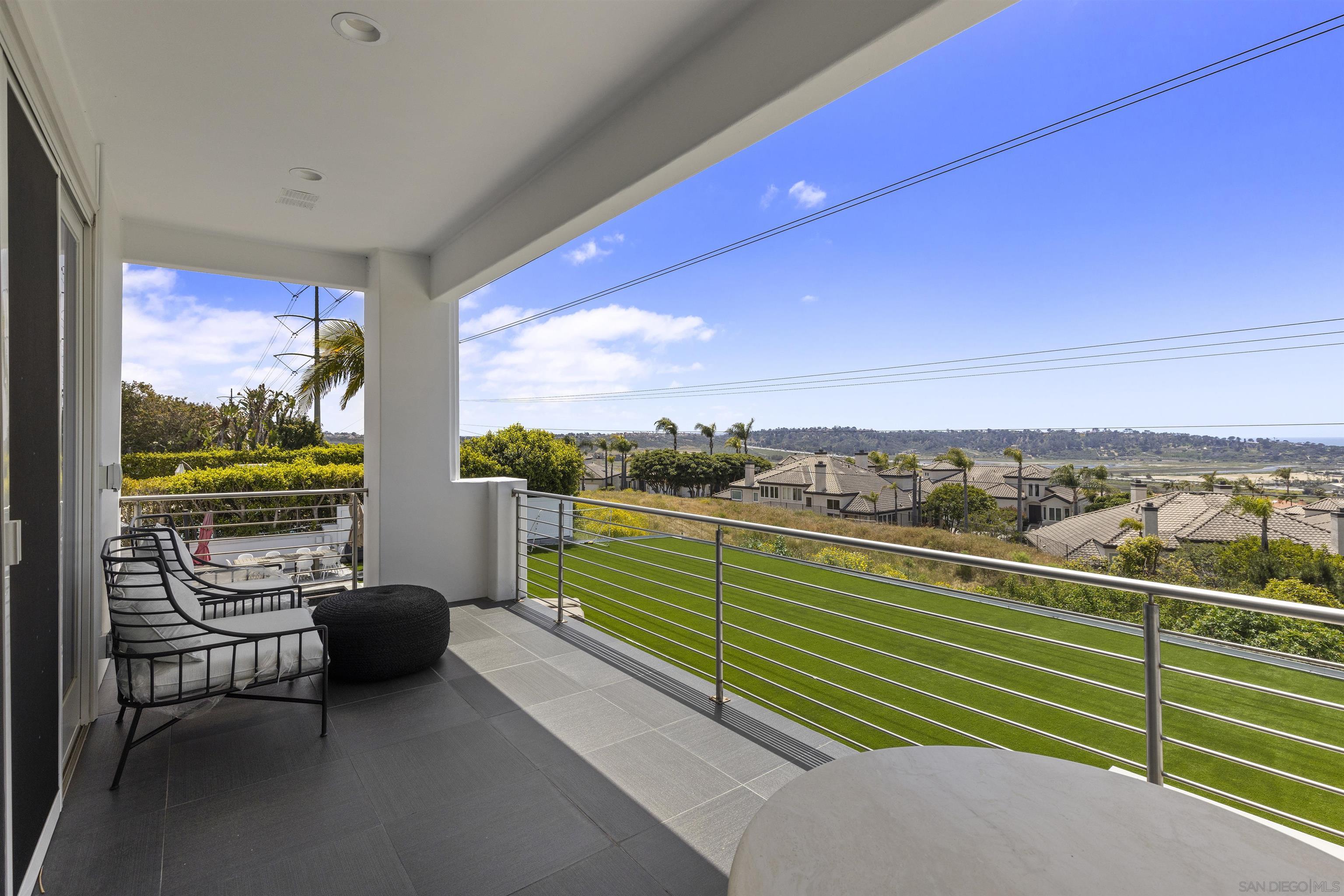 Detail Gallery Image 17 of 31 For 3325  Caminito Daniella, Del Mar,  CA 92014 - 6 Beds | 5/1 Baths