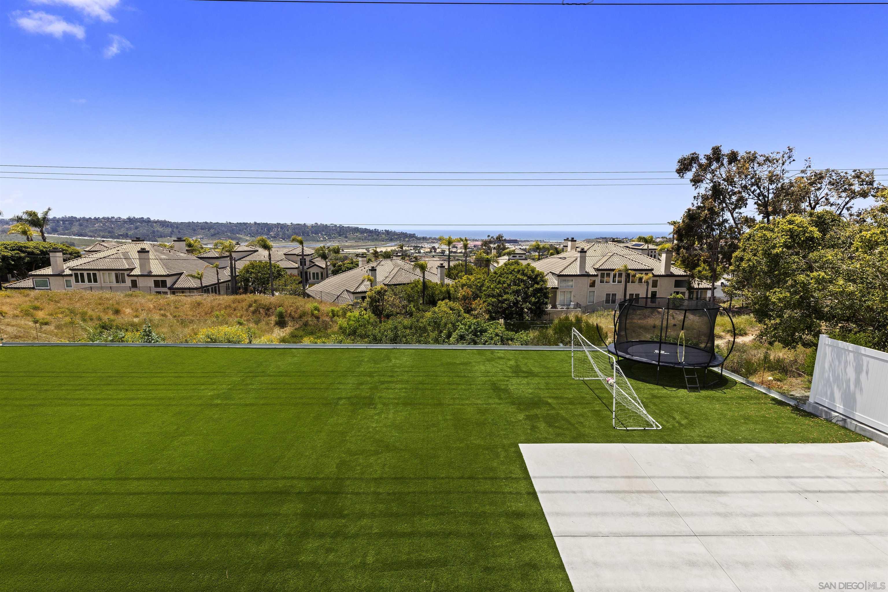 Detail Gallery Image 20 of 31 For 3325  Caminito Daniella, Del Mar,  CA 92014 - 6 Beds | 5/1 Baths