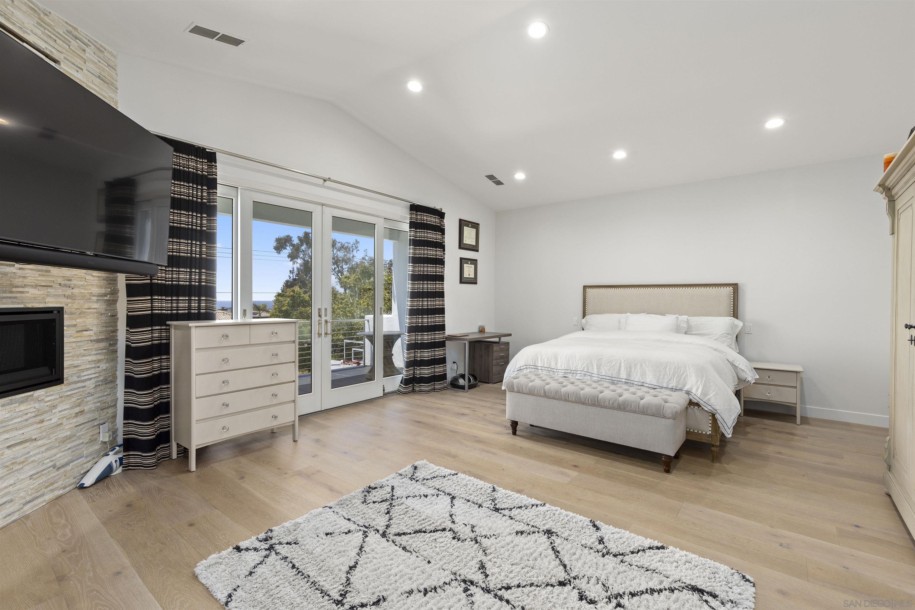 Detail Gallery Image 24 of 31 For 3325  Caminito Daniella, Del Mar,  CA 92014 - 6 Beds | 5/1 Baths