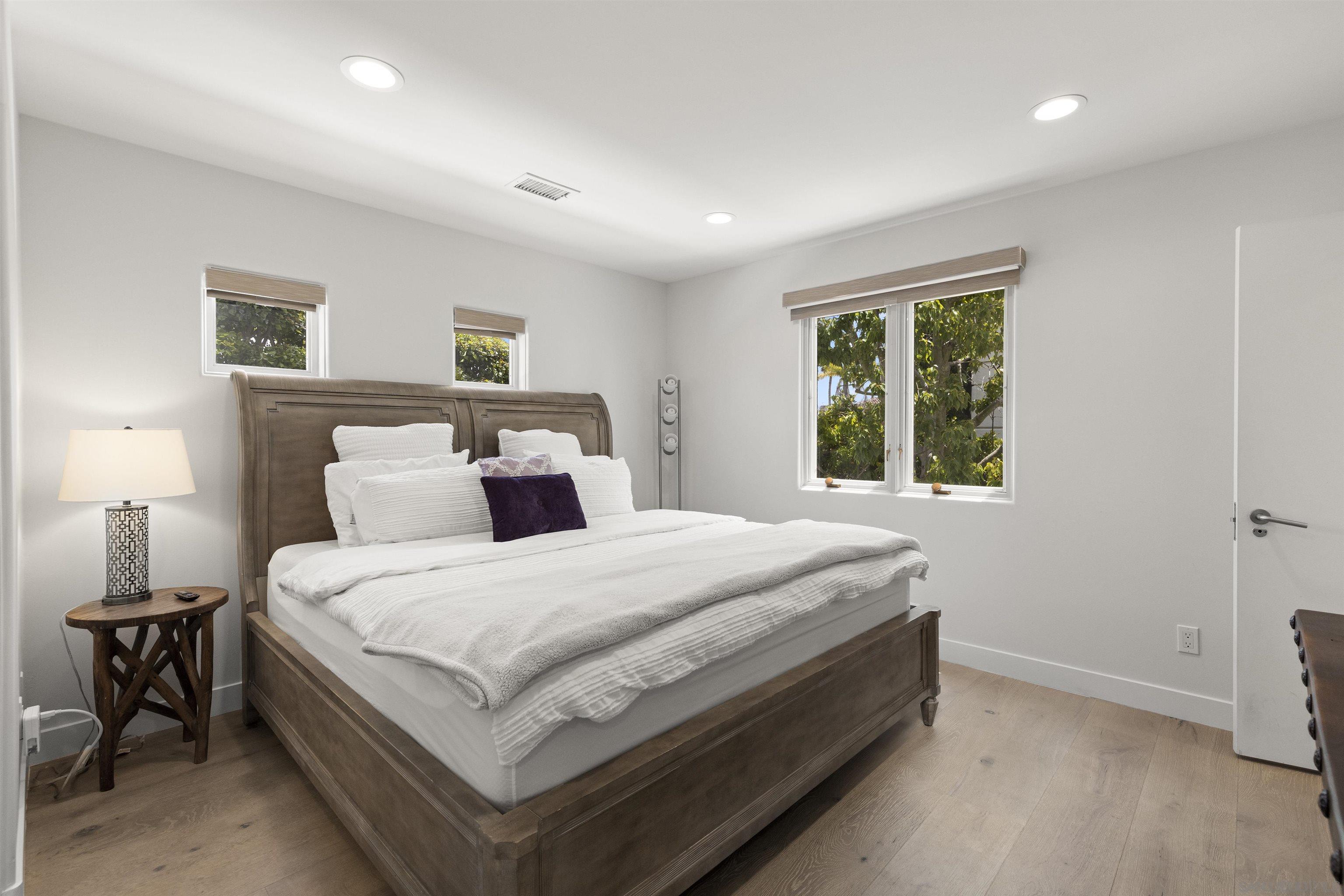 Detail Gallery Image 25 of 31 For 3325  Caminito Daniella, Del Mar,  CA 92014 - 6 Beds | 5/1 Baths