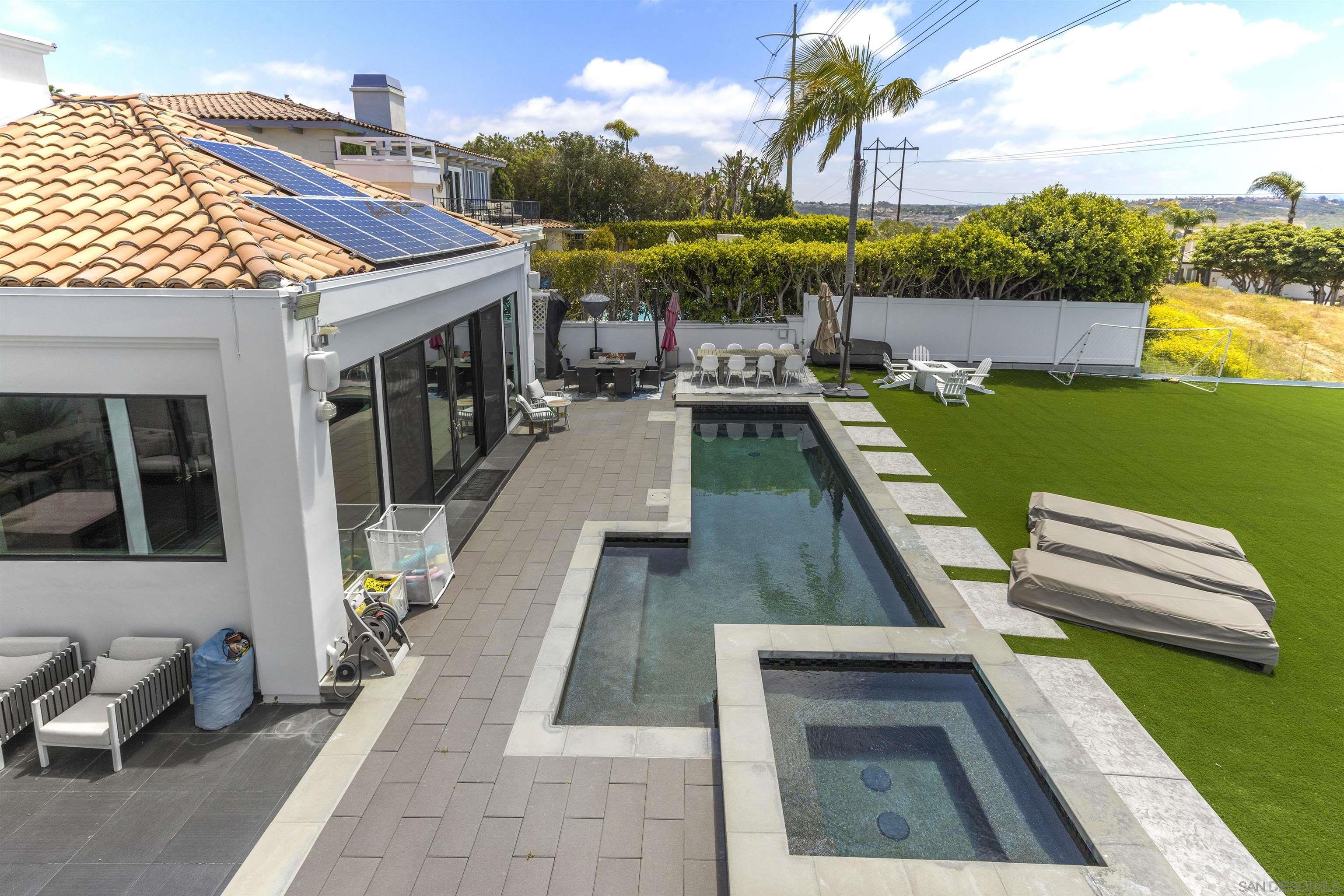 Detail Gallery Image 27 of 31 For 3325  Caminito Daniella, Del Mar,  CA 92014 - 6 Beds | 5/1 Baths