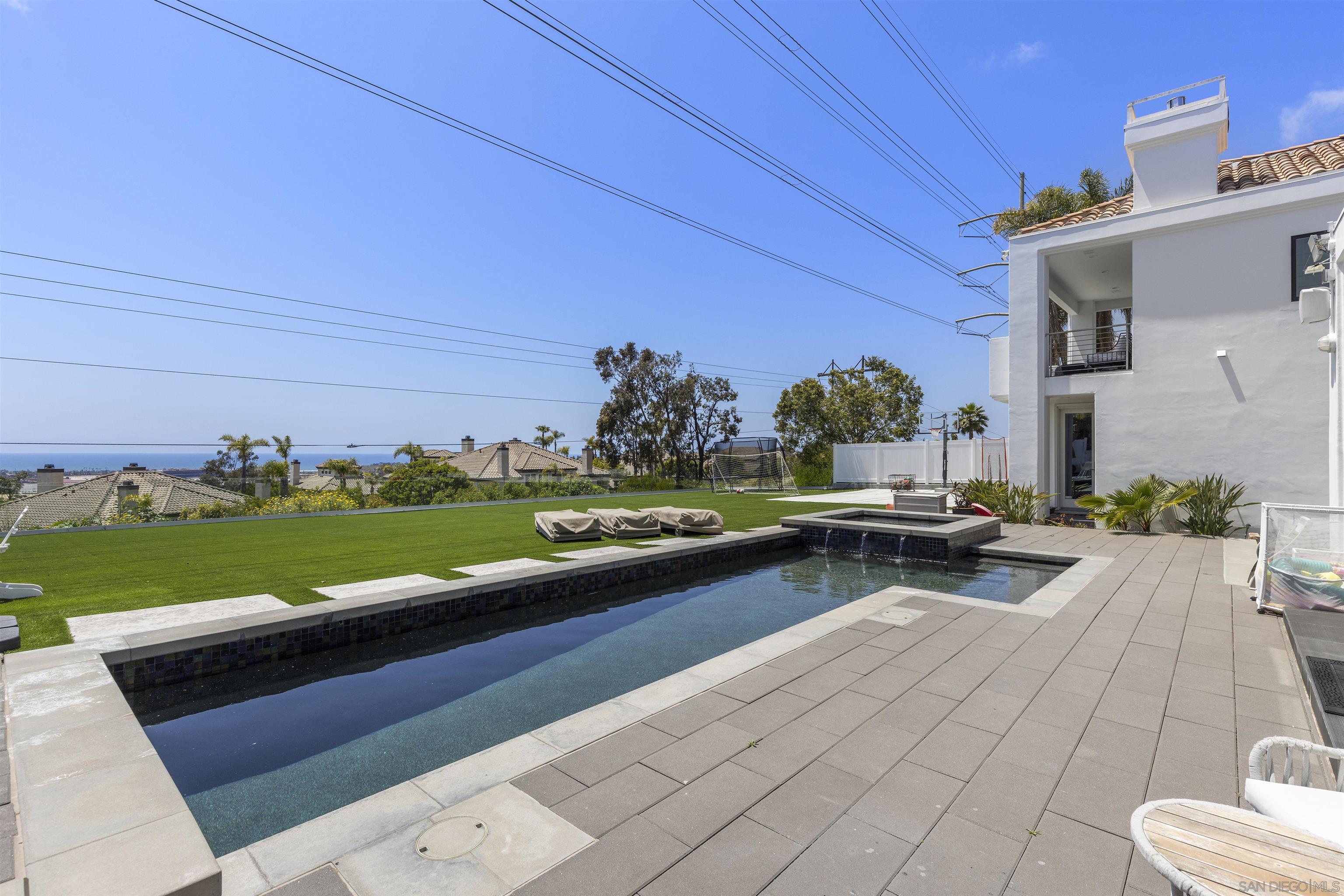 Detail Gallery Image 27 of 30 For 3325  Caminito Daniella, Del Mar,  CA 92014 - 6 Beds | 5/1 Baths