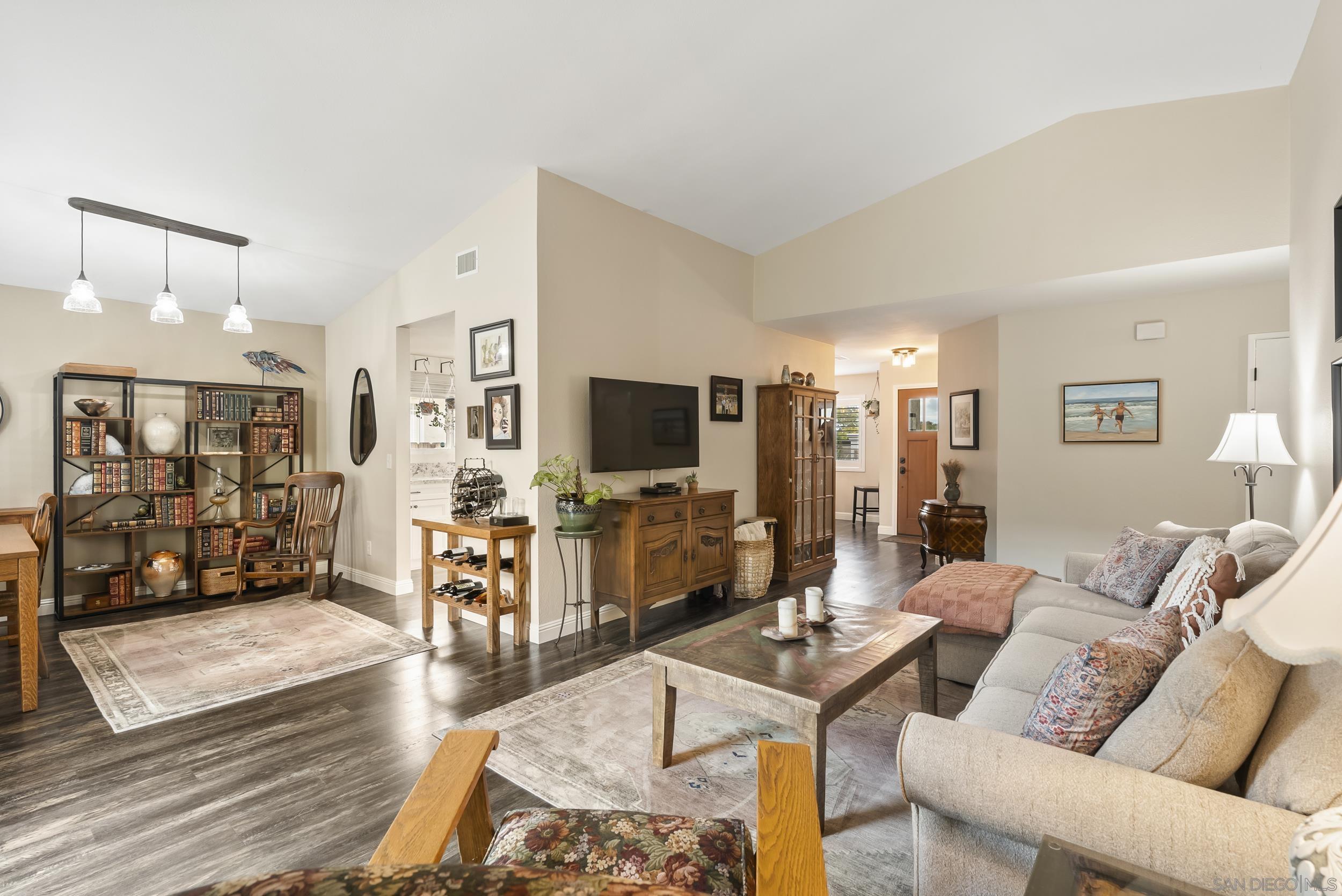 Detail Gallery Image 12 of 41 For 4859  Gardenia St., Oceanside,  CA 92057 - 3 Beds | 2 Baths