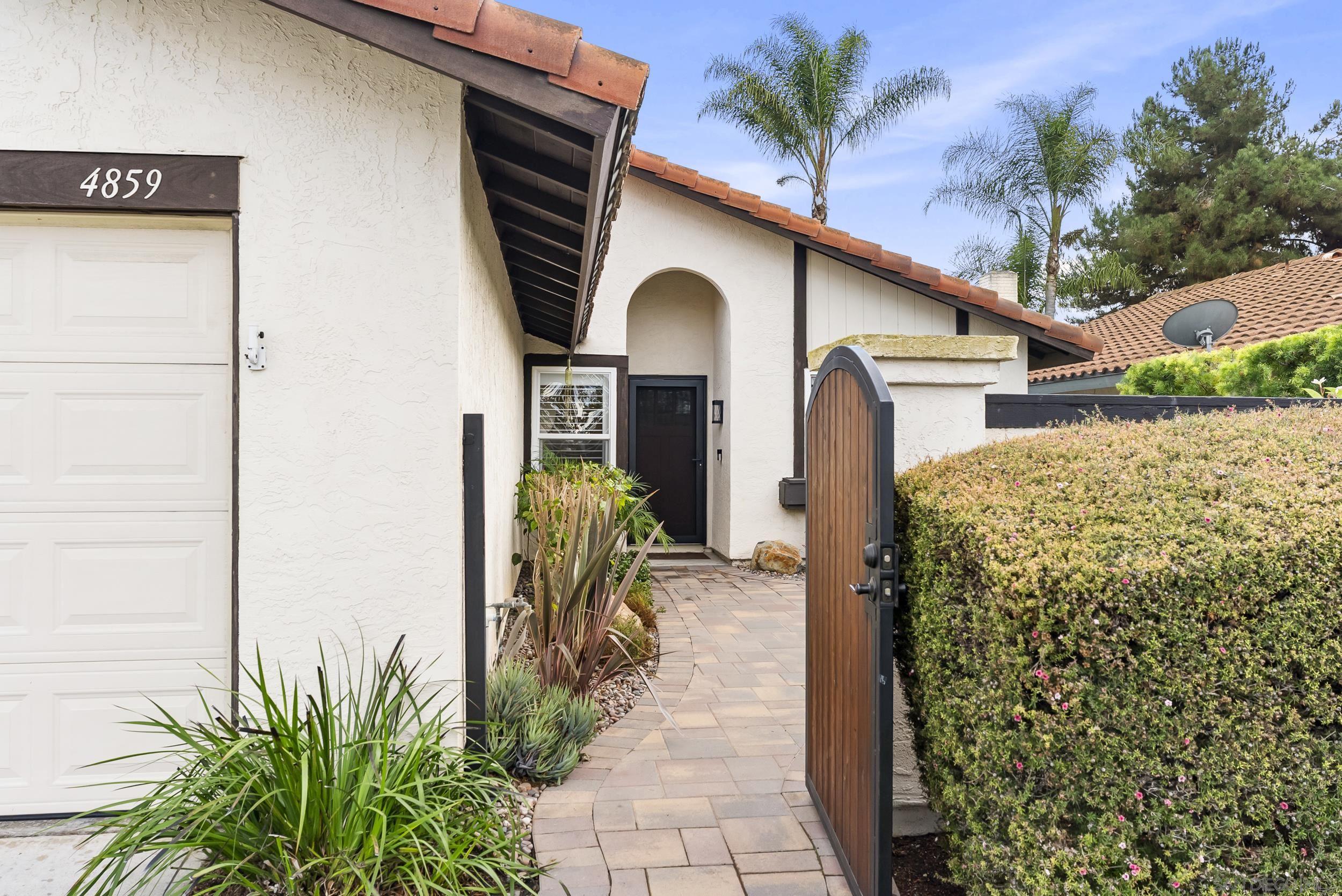 Detail Gallery Image 5 of 41 For 4859  Gardenia St., Oceanside,  CA 92057 - 3 Beds | 2 Baths