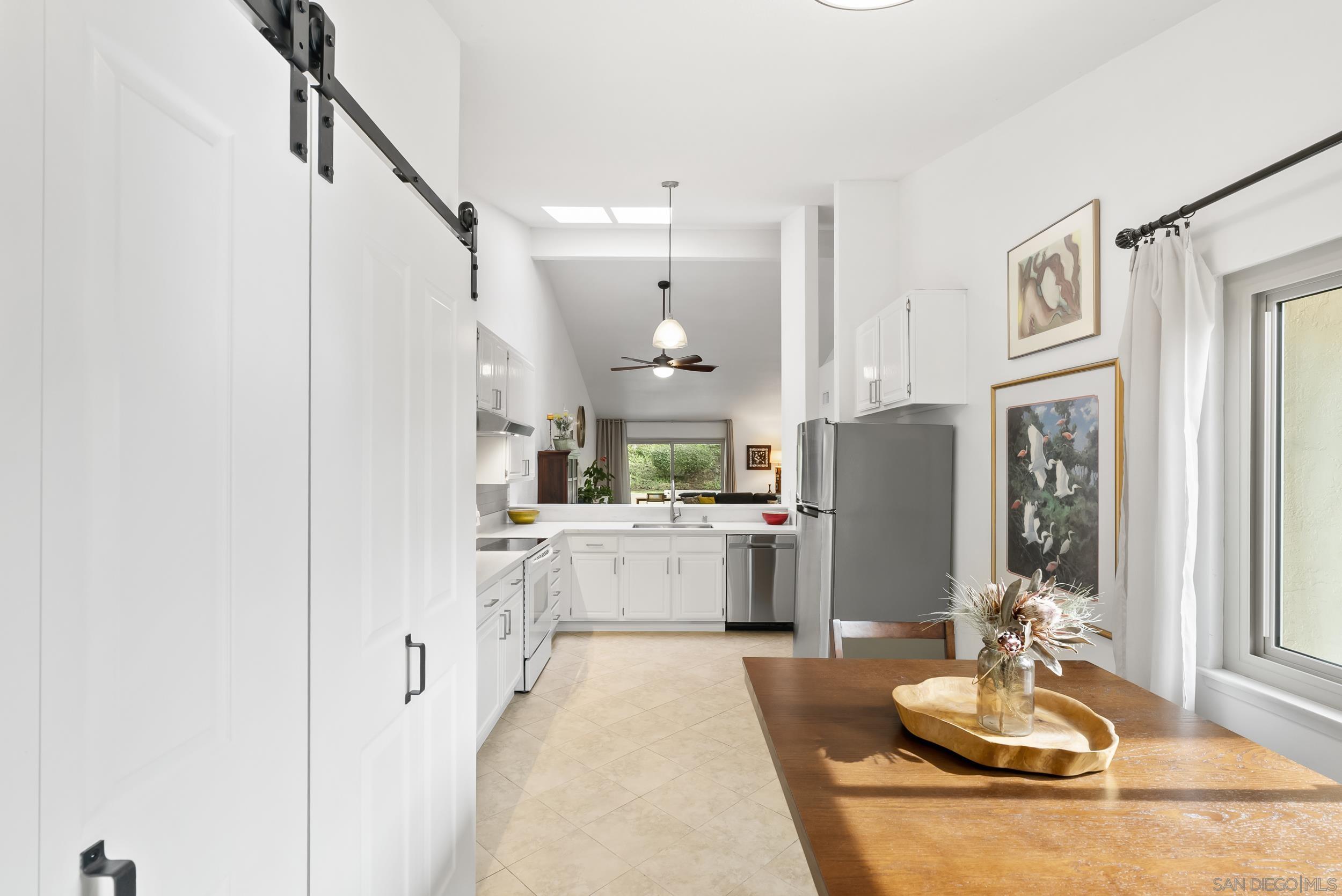 Detail Gallery Image 17 of 41 For 17909  Avenida Alozdra, San Diego,  CA 92128 - 2 Beds | 2 Baths