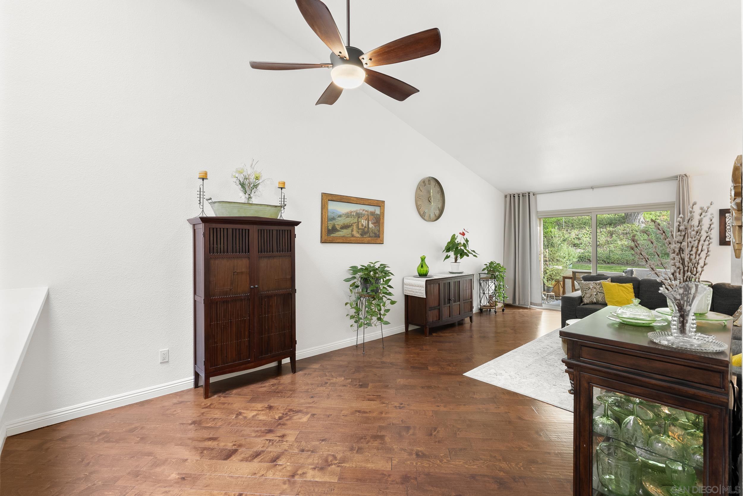 Detail Gallery Image 19 of 41 For 17909  Avenida Alozdra, San Diego,  CA 92128 - 2 Beds | 2 Baths