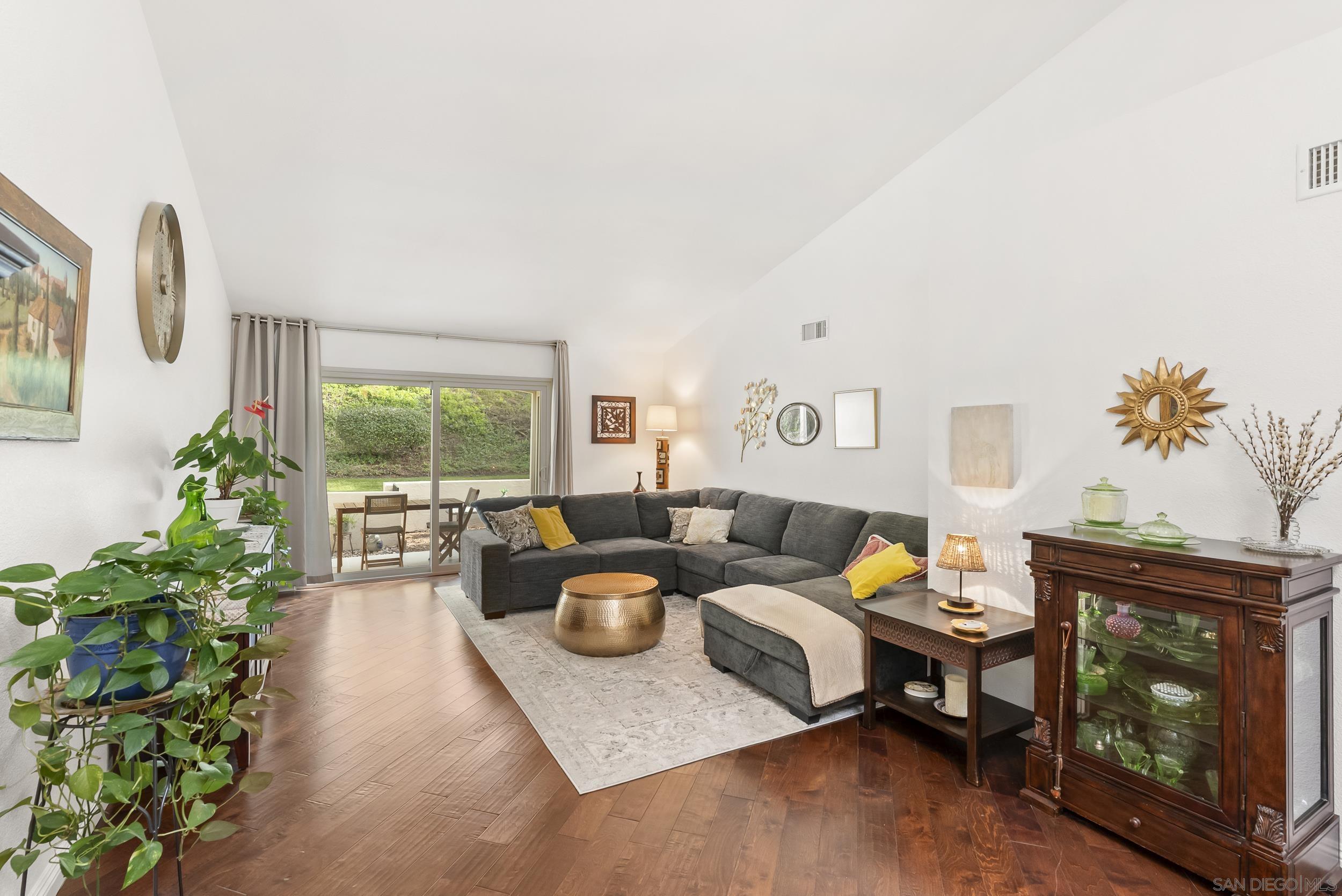 Detail Gallery Image 20 of 41 For 17909  Avenida Alozdra, San Diego,  CA 92128 - 2 Beds | 2 Baths