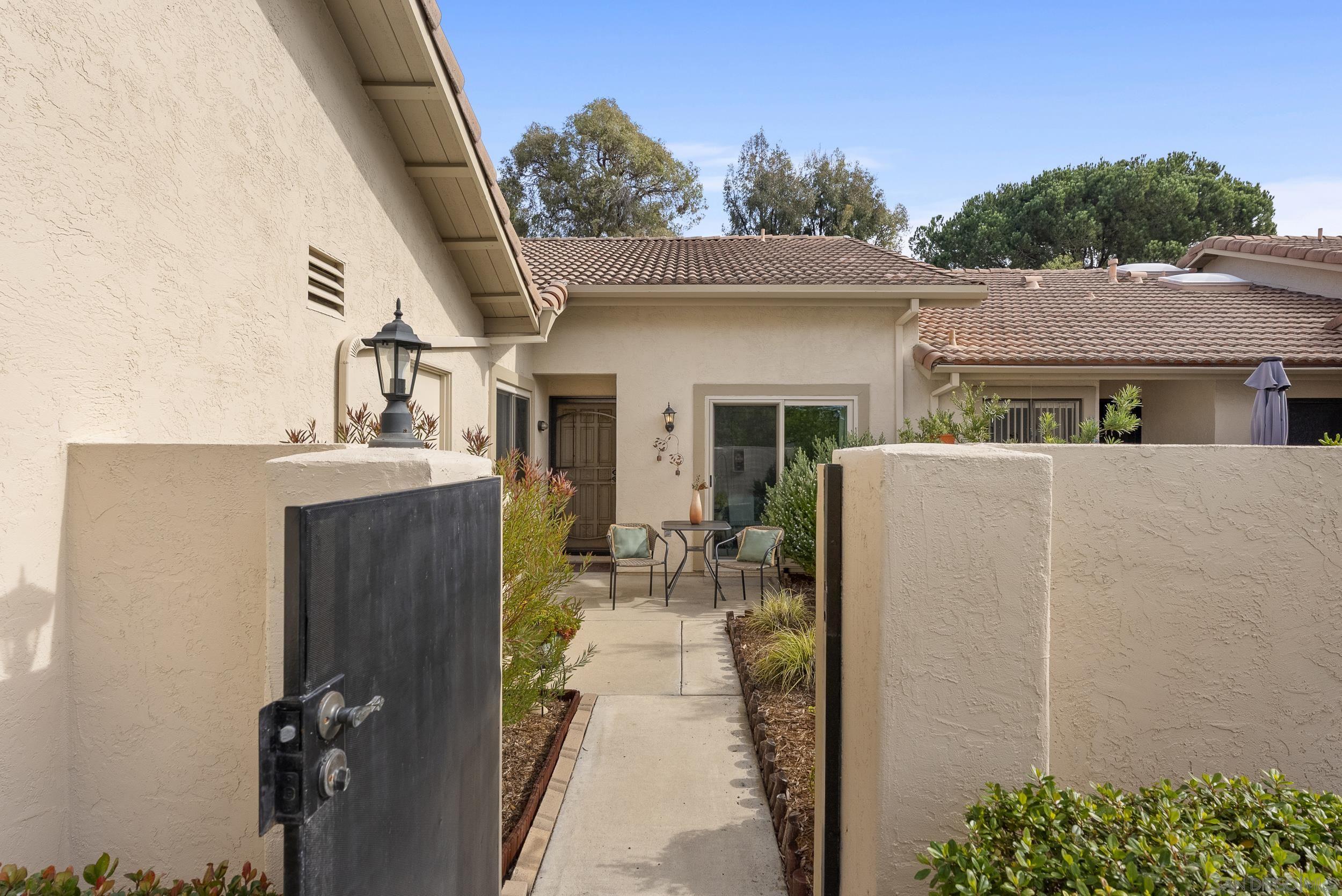 Detail Gallery Image 3 of 41 For 17909  Avenida Alozdra, San Diego,  CA 92128 - 2 Beds | 2 Baths