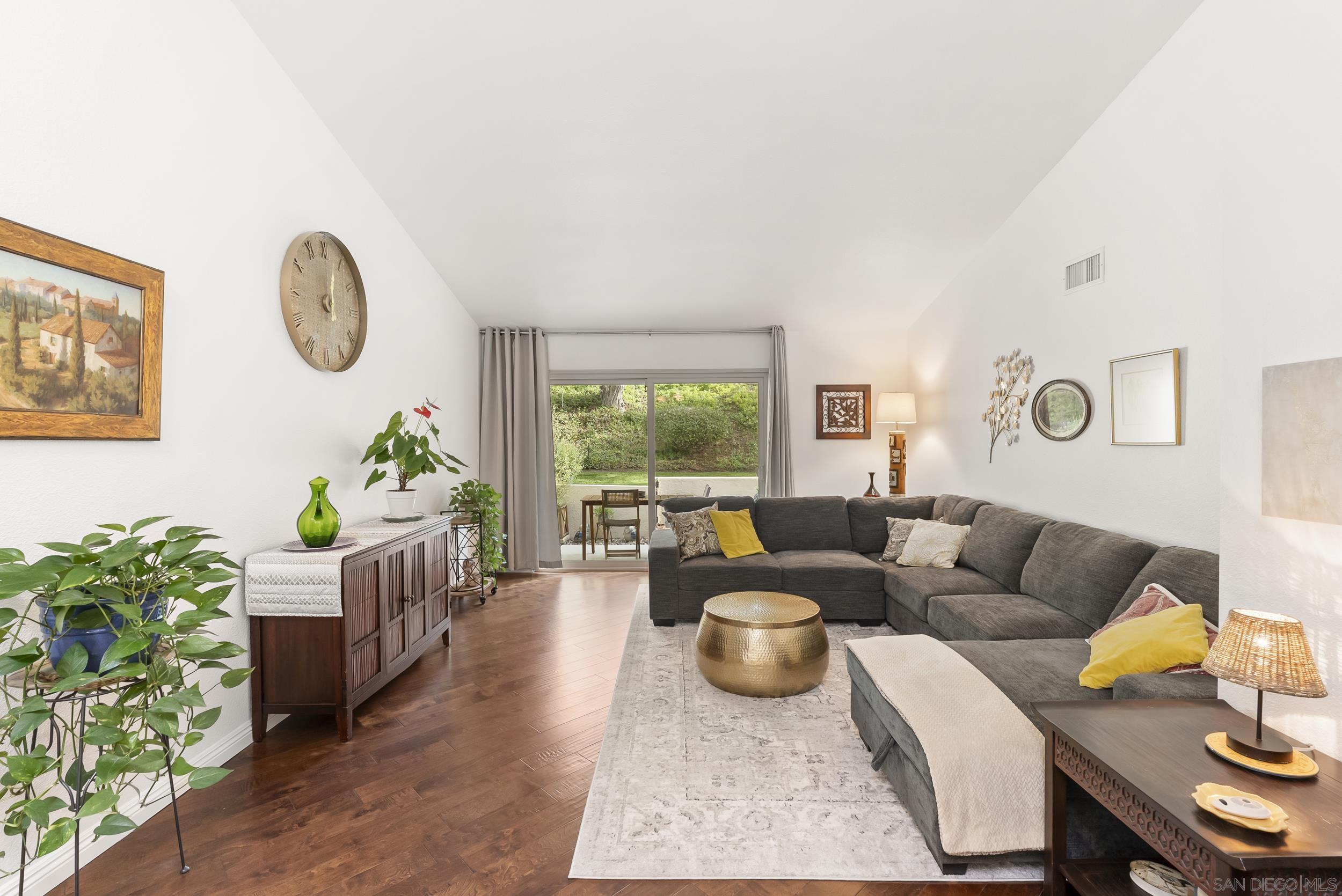 Detail Gallery Image 21 of 41 For 17909  Avenida Alozdra, San Diego,  CA 92128 - 2 Beds | 2 Baths