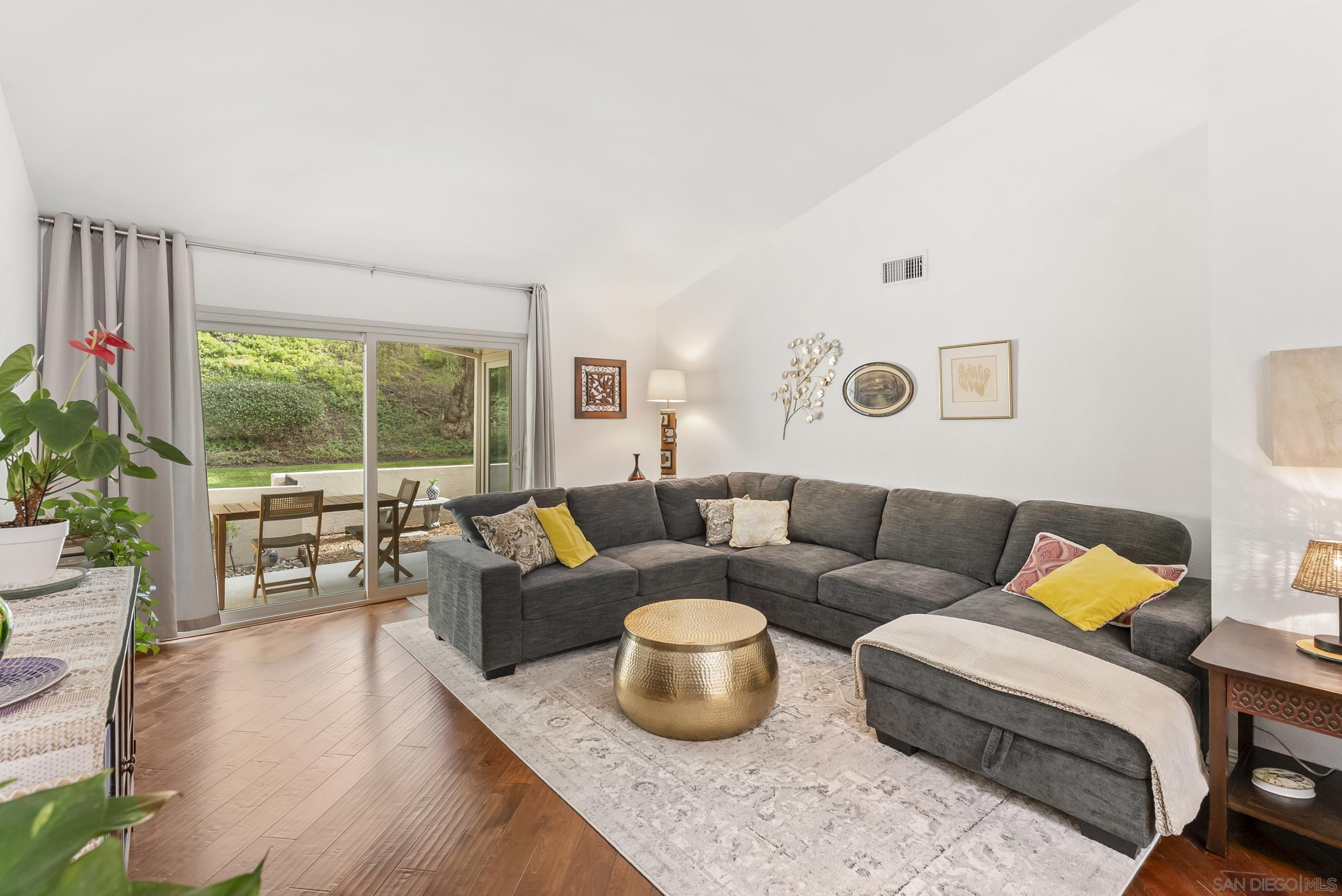 Detail Gallery Image 22 of 41 For 17909  Avenida Alozdra, San Diego,  CA 92128 - 2 Beds | 2 Baths