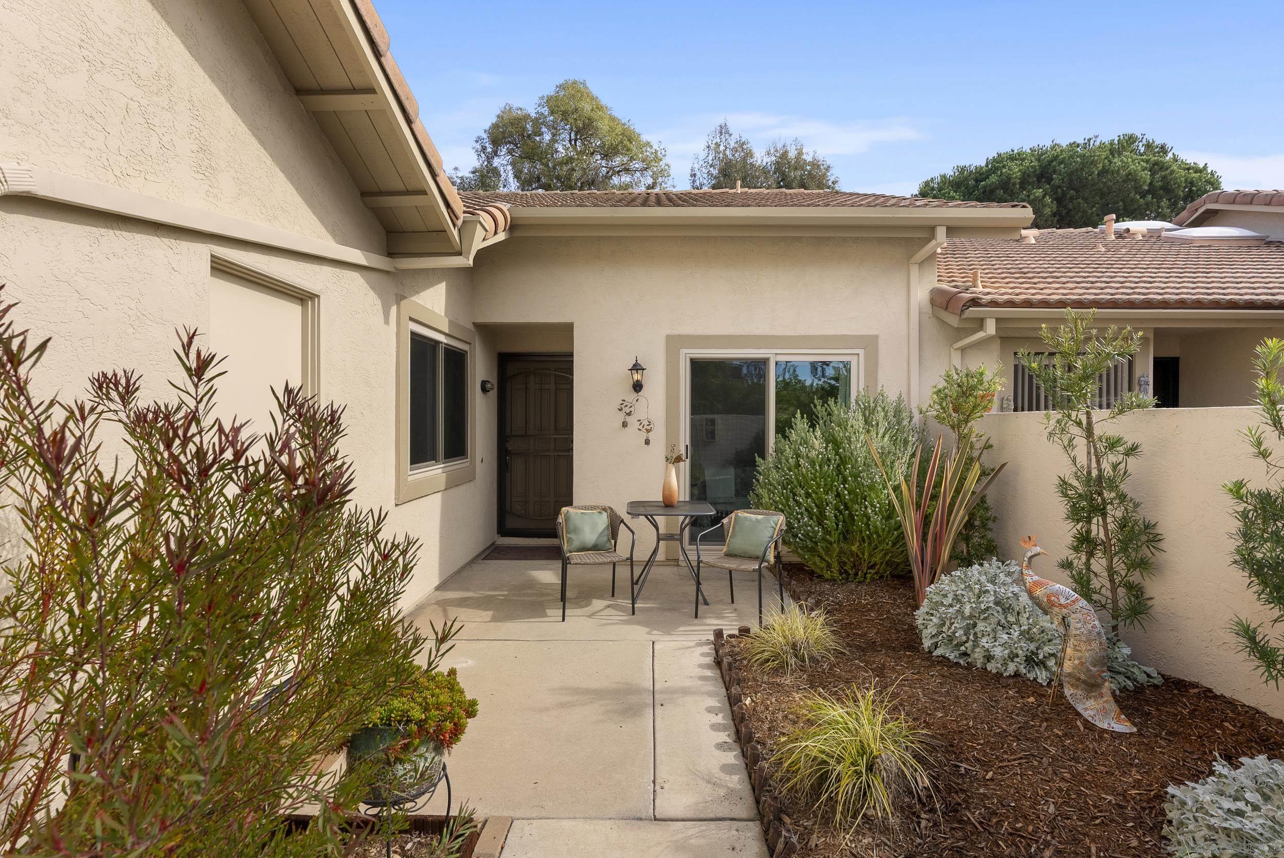 Detail Gallery Image 4 of 41 For 17909  Avenida Alozdra, San Diego,  CA 92128 - 2 Beds | 2 Baths