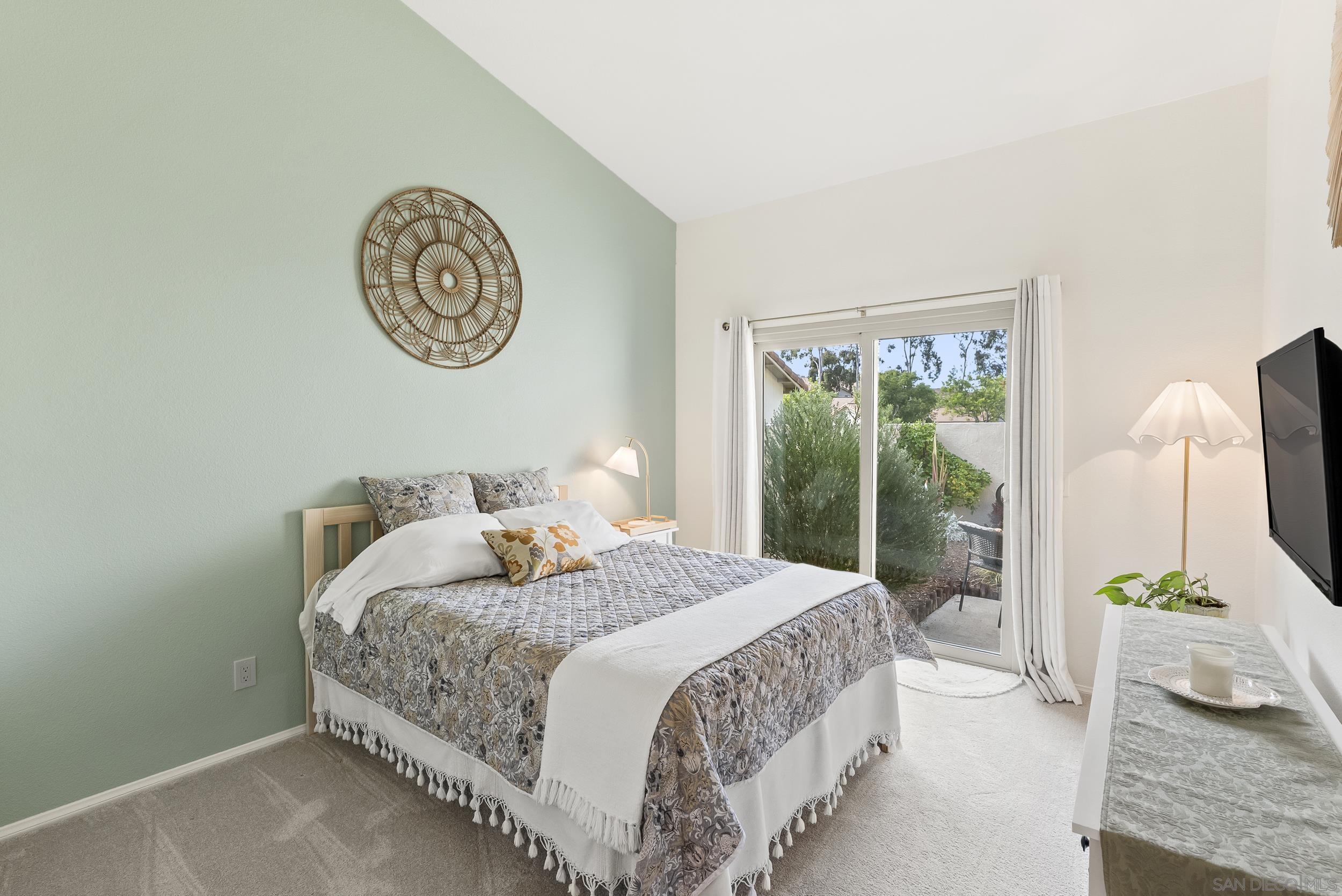Detail Gallery Image 31 of 41 For 17909  Avenida Alozdra, San Diego,  CA 92128 - 2 Beds | 2 Baths