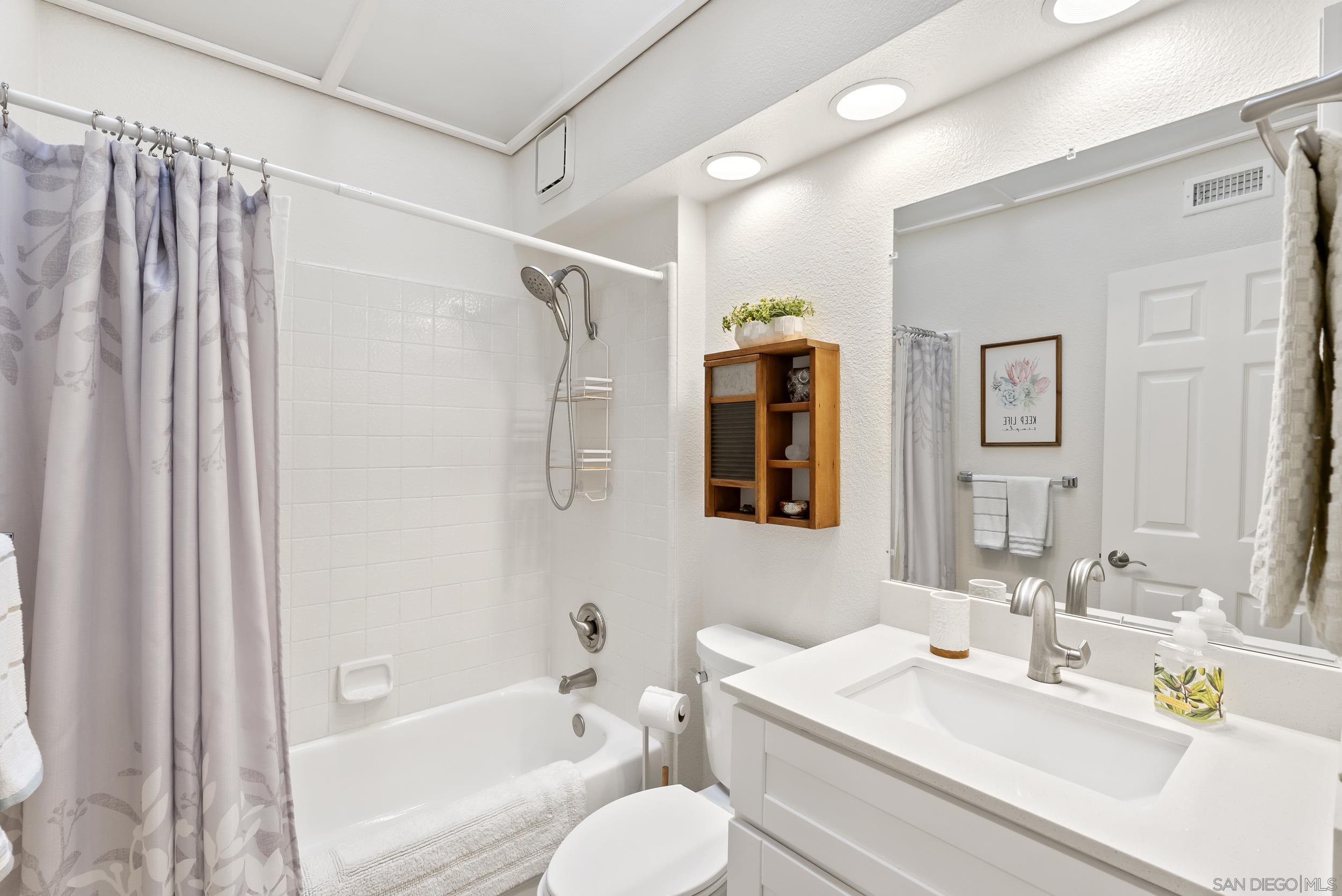 Detail Gallery Image 34 of 41 For 17909  Avenida Alozdra, San Diego,  CA 92128 - 2 Beds | 2 Baths