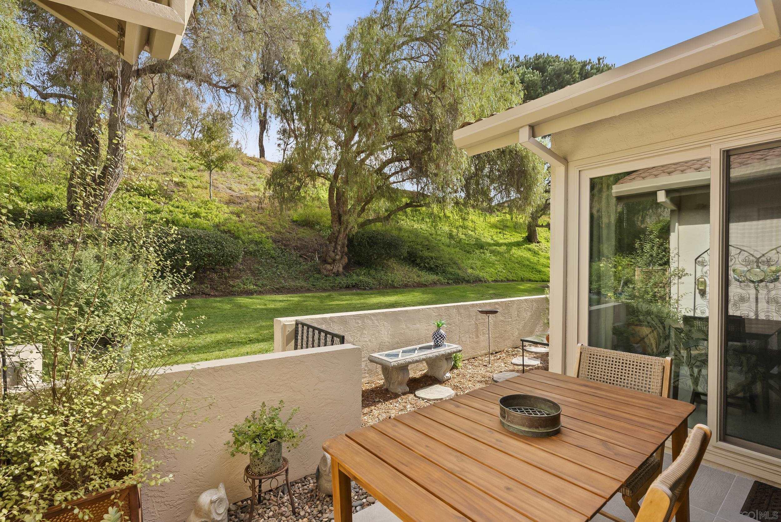 Detail Gallery Image 36 of 41 For 17909  Avenida Alozdra, San Diego,  CA 92128 - 2 Beds | 2 Baths