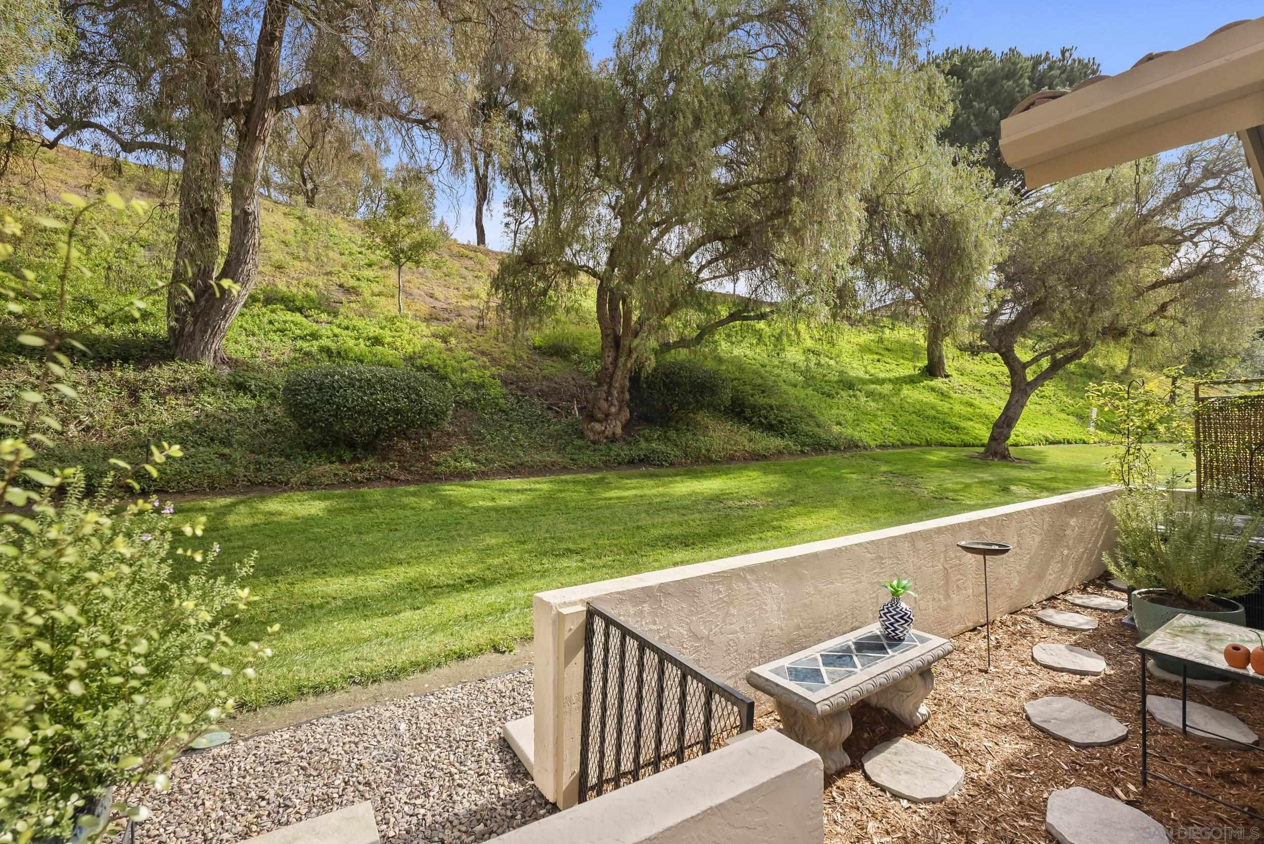 Detail Gallery Image 37 of 41 For 17909  Avenida Alozdra, San Diego,  CA 92128 - 2 Beds | 2 Baths