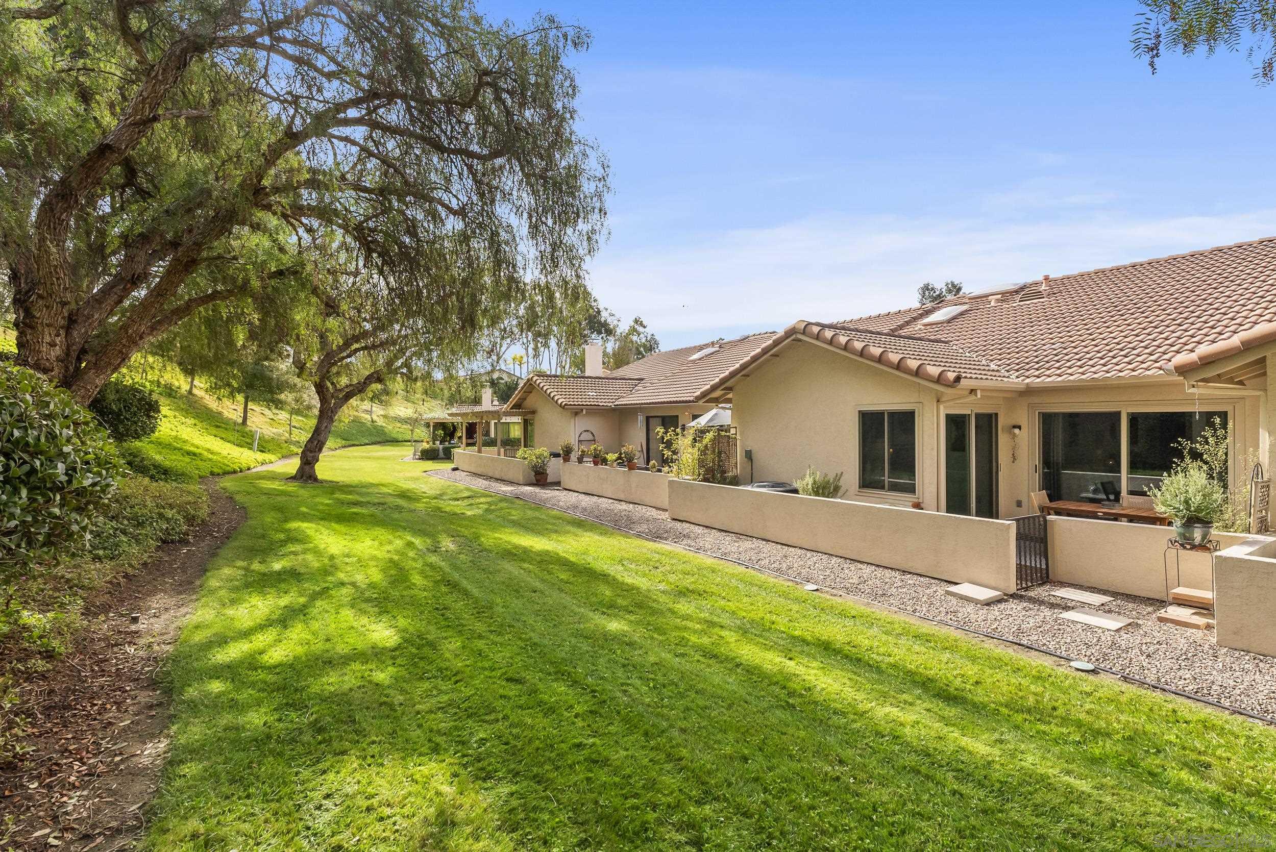 Detail Gallery Image 39 of 41 For 17909  Avenida Alozdra, San Diego,  CA 92128 - 2 Beds | 2 Baths