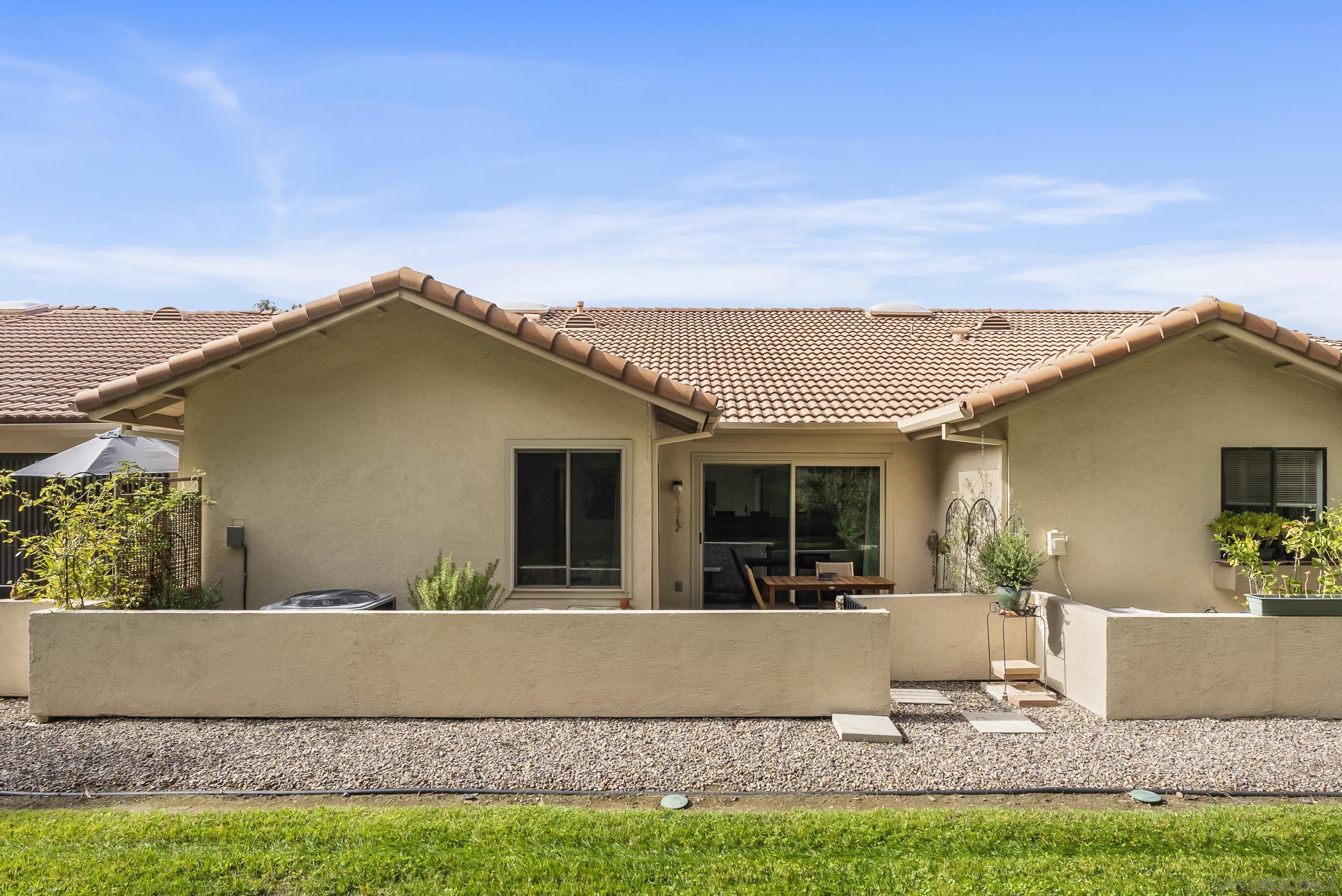 Detail Gallery Image 40 of 41 For 17909  Avenida Alozdra, San Diego,  CA 92128 - 2 Beds | 2 Baths