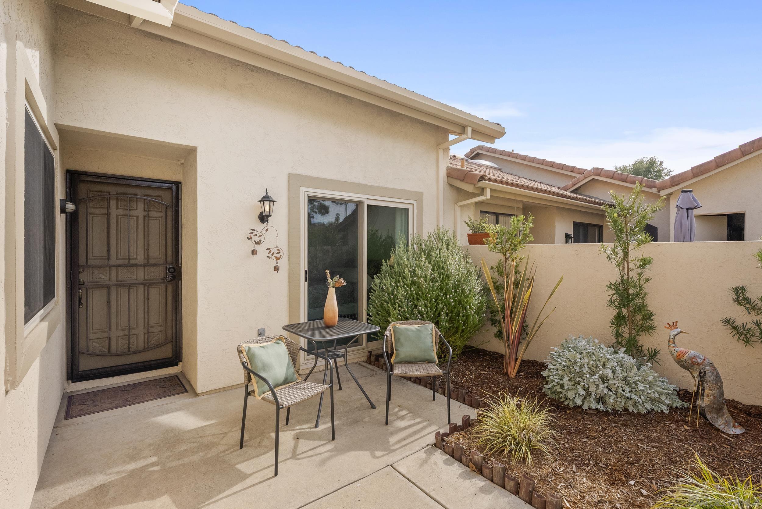 Detail Gallery Image 5 of 41 For 17909  Avenida Alozdra, San Diego,  CA 92128 - 2 Beds | 2 Baths