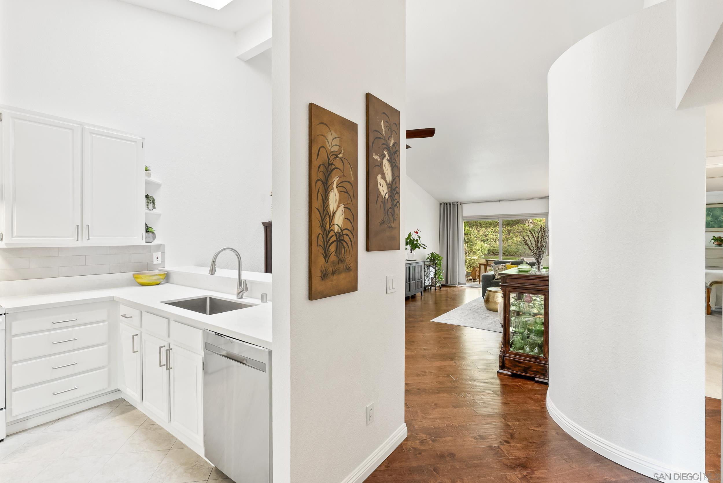 Detail Gallery Image 7 of 41 For 17909  Avenida Alozdra, San Diego,  CA 92128 - 2 Beds | 2 Baths