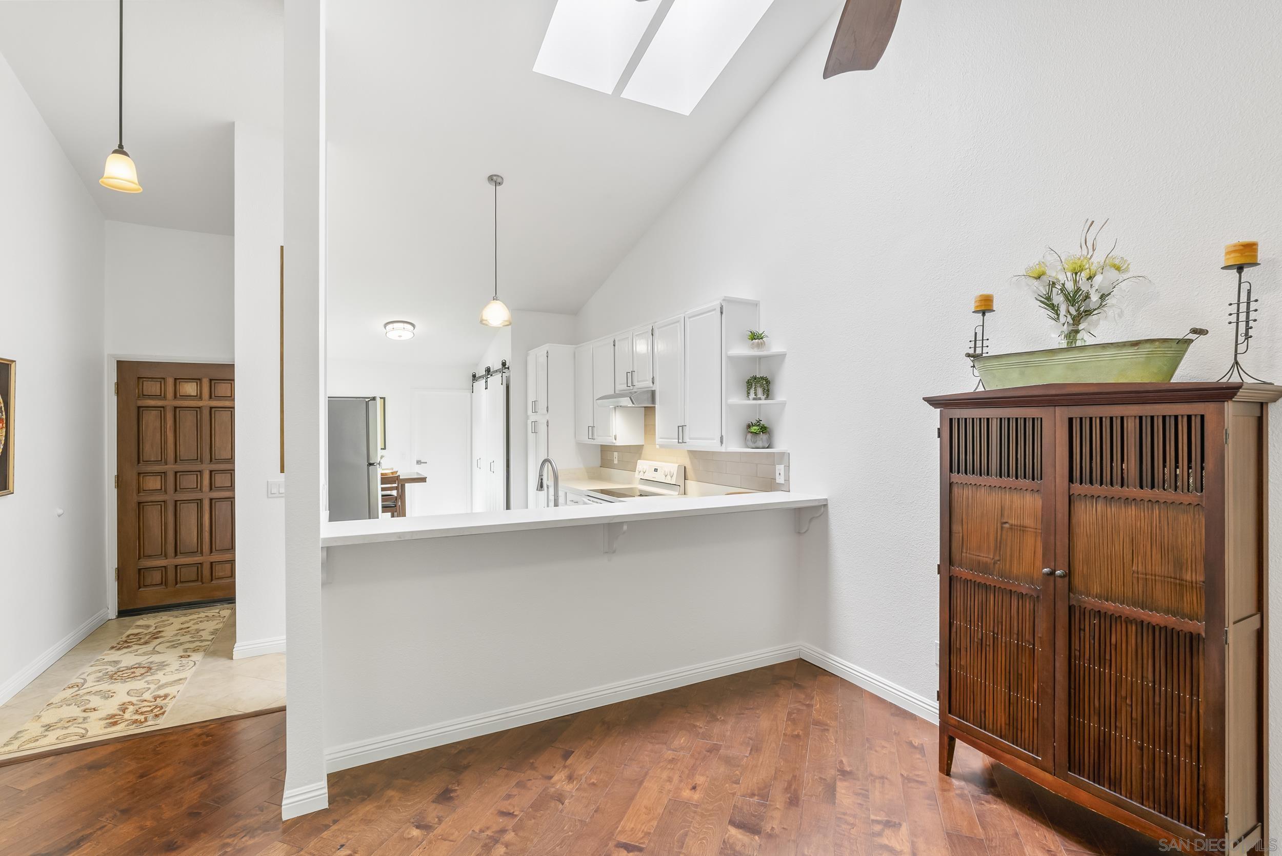 Detail Gallery Image 8 of 41 For 17909  Avenida Alozdra, San Diego,  CA 92128 - 2 Beds | 2 Baths