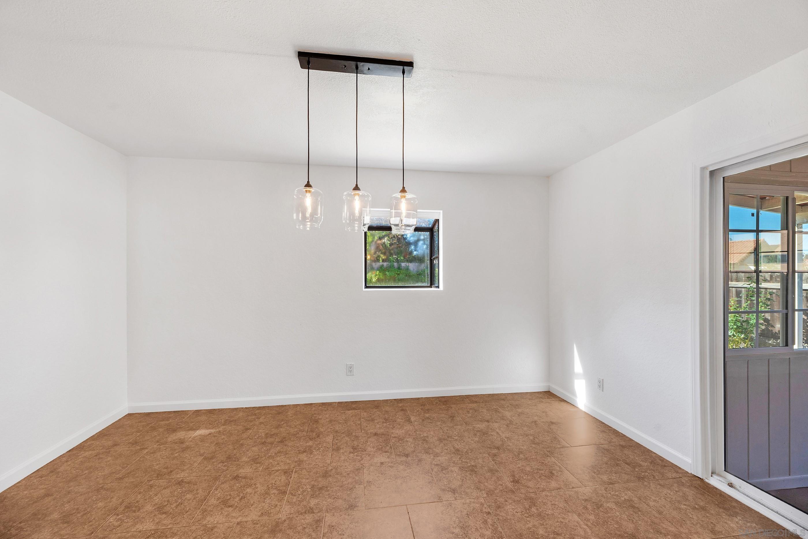 Detail Gallery Image 13 of 49 For 906  Lacebark St, San Marcos,  CA 92069 - 4 Beds | 2 Baths