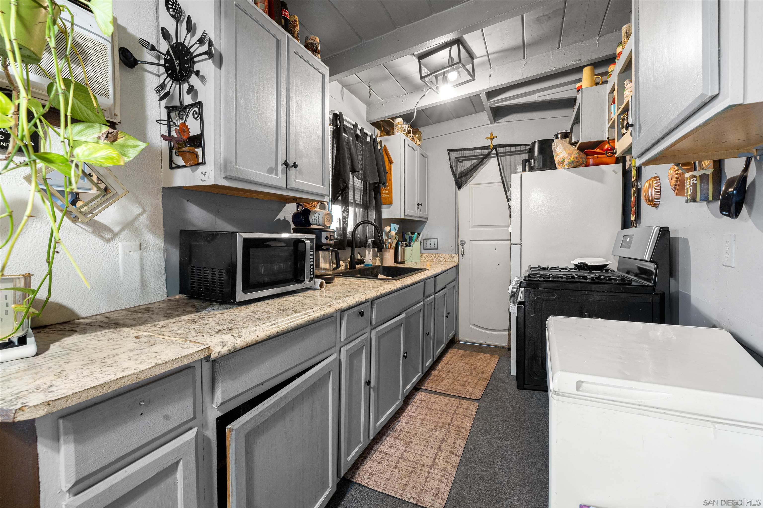 Detail Gallery Image 6 of 18 For 26802  Girard St, Hemet,  CA 92544 - 2 Beds | 1 Baths