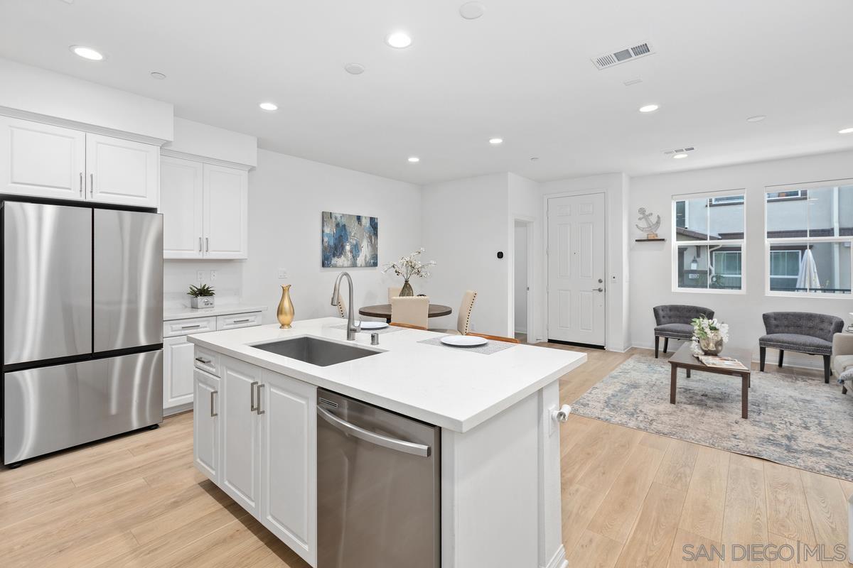 Detail Gallery Image 13 of 37 For 10149  Graphite Street, Spring Valley,  CA 91977 - 3 Beds | 2/1 Baths