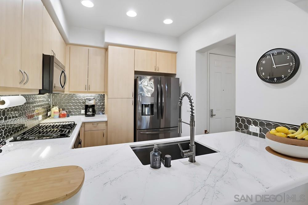 Detail Gallery Image 9 of 36 For 8233  Station Village Ln  #2409,  San Diego,  CA 92108 - 2 Beds | 2 Baths