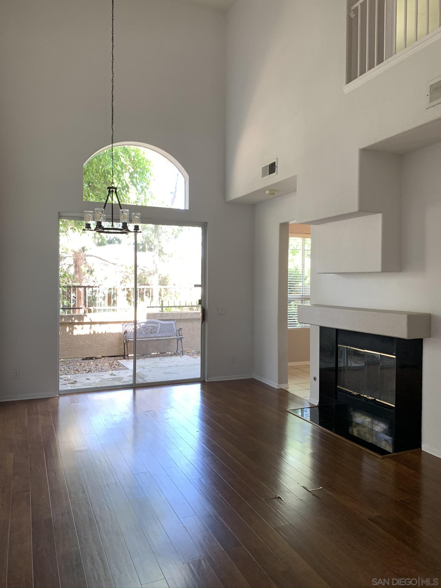 Detail Gallery Image 2 of 21 For 3619  Ruette De Ville, San Diego,  CA 92130 - 3 Beds | 2/1 Baths