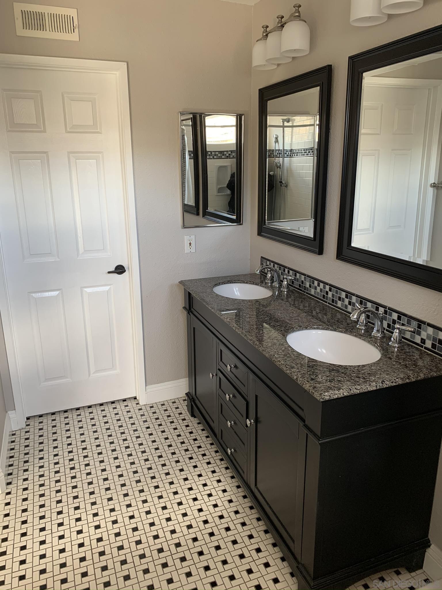 Detail Gallery Image 11 of 21 For 3619  Ruette De Ville, San Diego,  CA 92130 - 3 Beds | 2/1 Baths