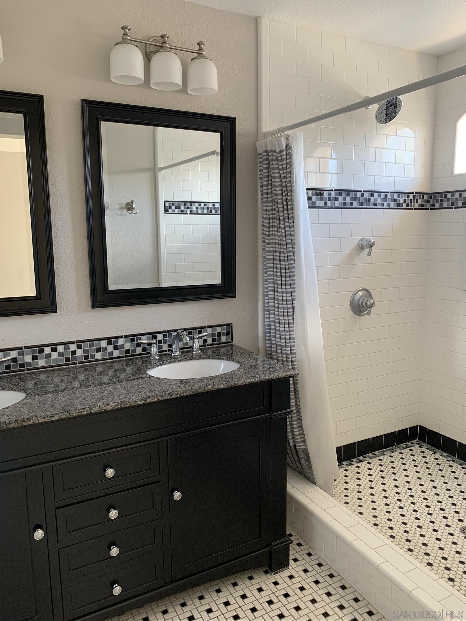 Detail Gallery Image 12 of 21 For 3619  Ruette De Ville, San Diego,  CA 92130 - 3 Beds | 2/1 Baths