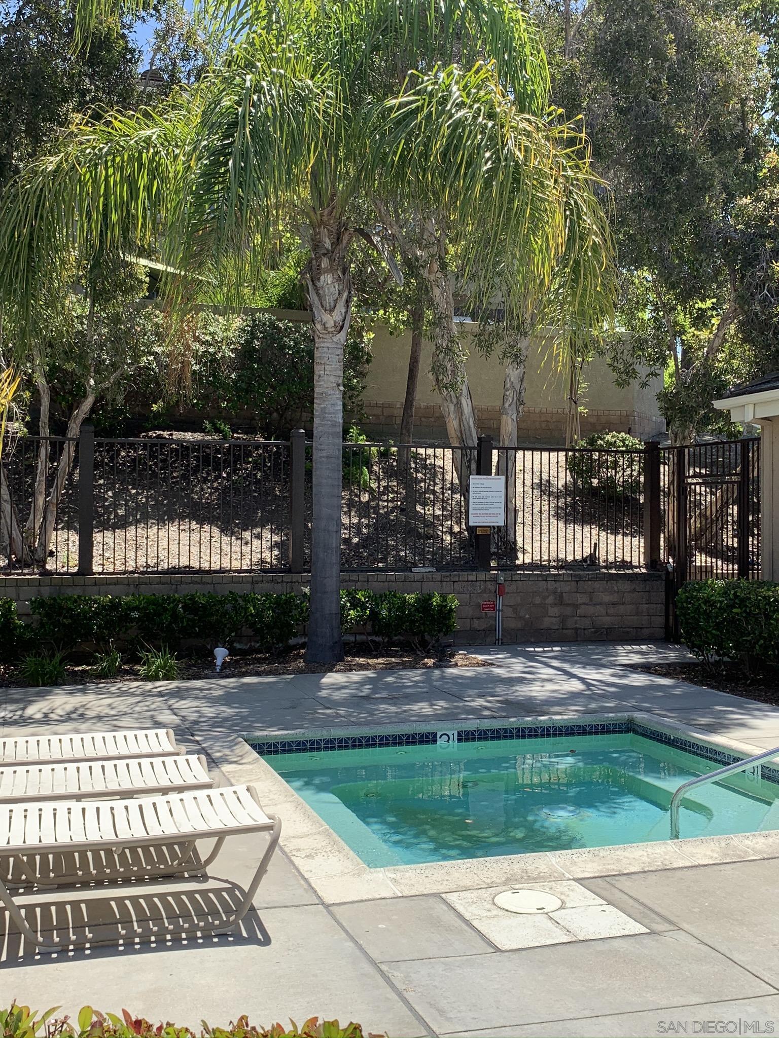 Detail Gallery Image 15 of 21 For 3619  Ruette De Ville, San Diego,  CA 92130 - 3 Beds | 2/1 Baths