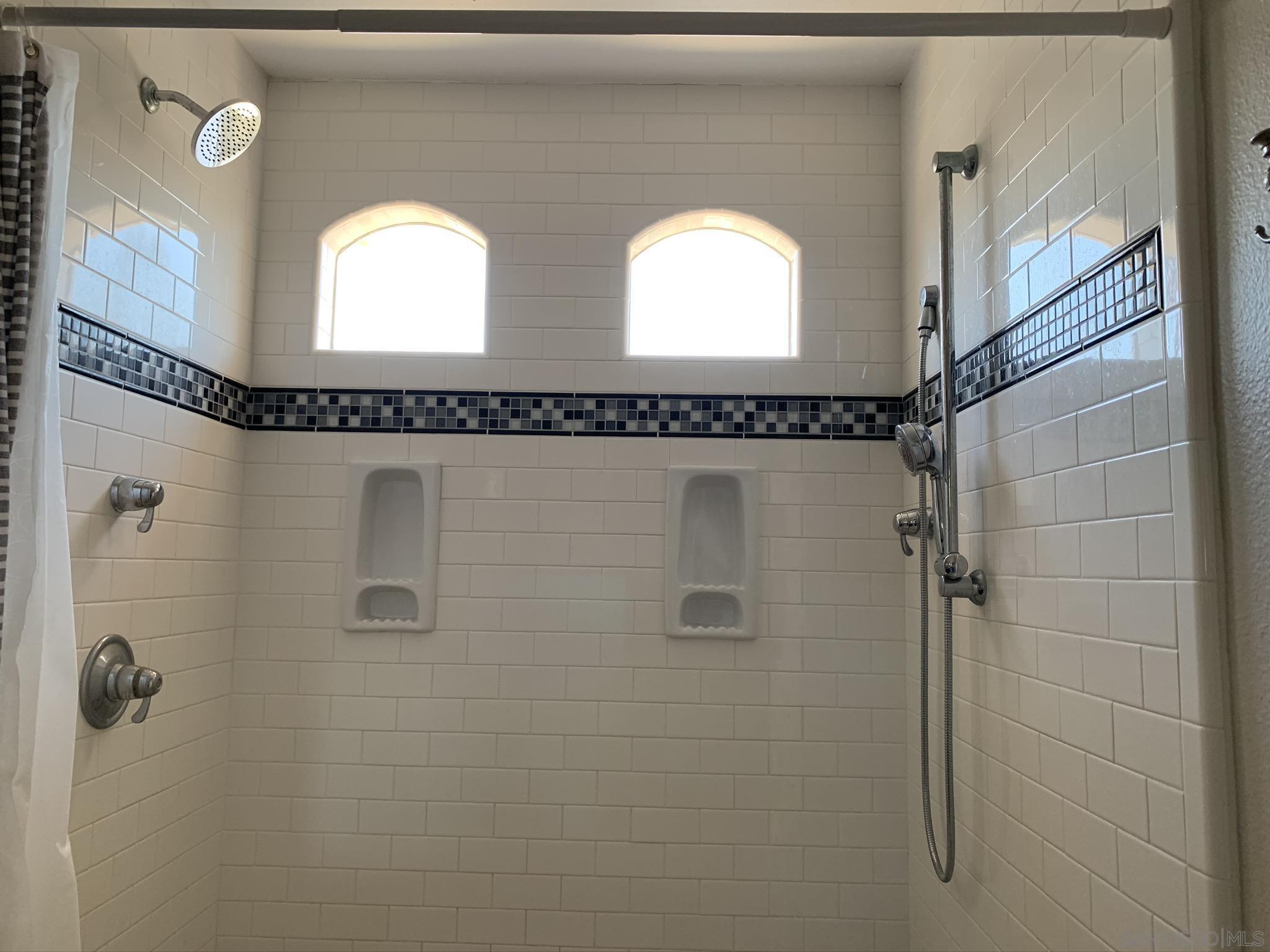 Detail Gallery Image 7 of 21 For 3619  Ruette De Ville, San Diego,  CA 92130 - 3 Beds | 2/1 Baths