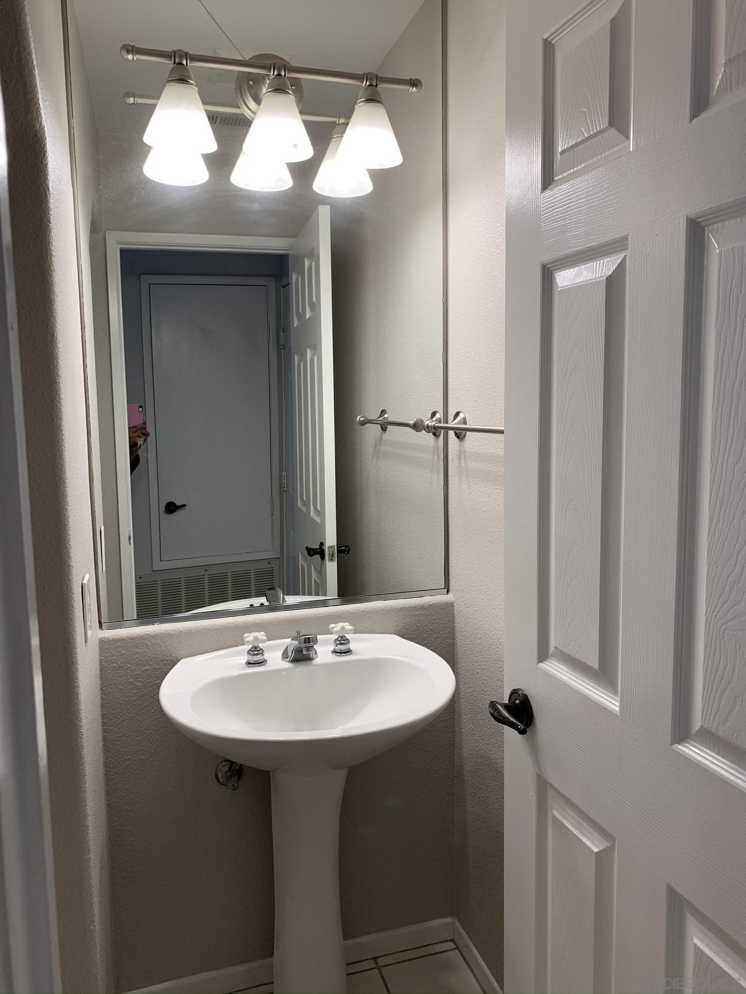 Detail Gallery Image 8 of 21 For 3619  Ruette De Ville, San Diego,  CA 92130 - 3 Beds | 2/1 Baths