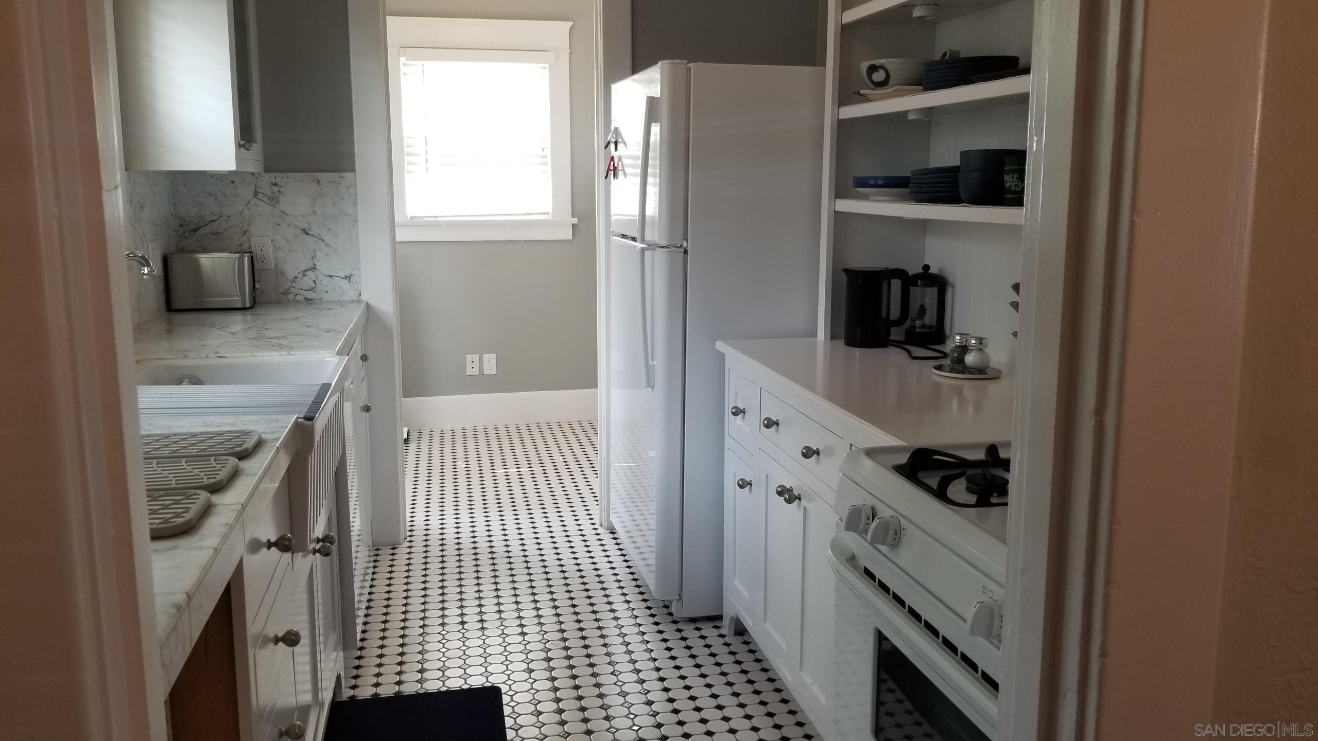 Detail Gallery Image 21 of 38 For 817  Olive Ave, Coronado,  CA 92118 - 2 Beds | 2 Baths