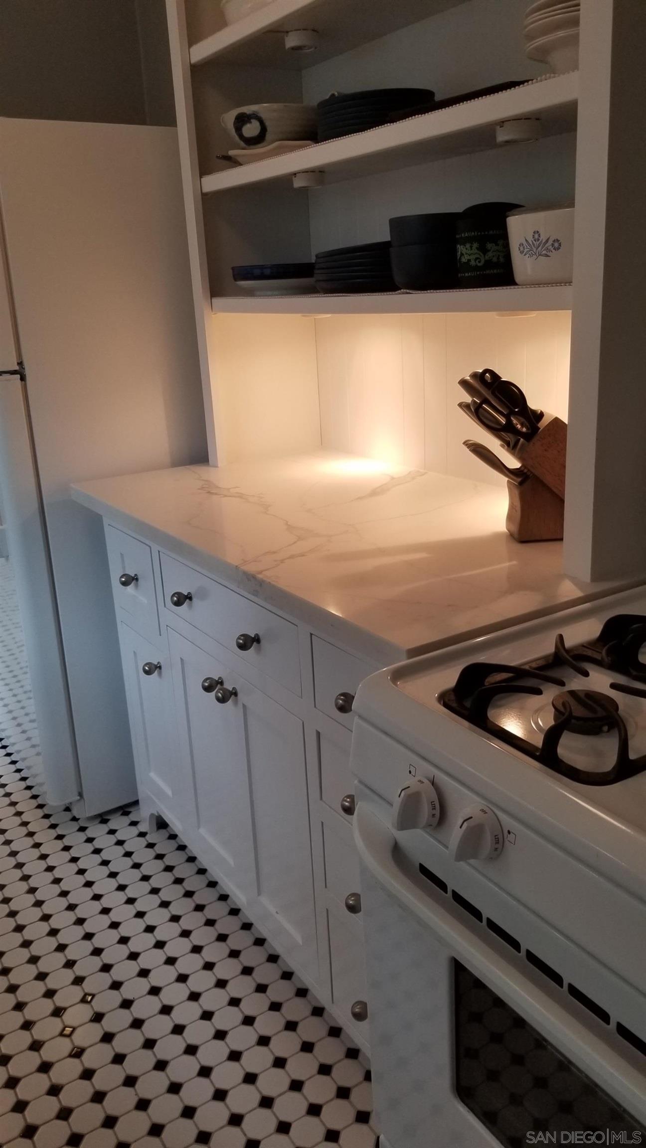 Detail Gallery Image 22 of 38 For 817  Olive Ave, Coronado,  CA 92118 - 2 Beds | 2 Baths