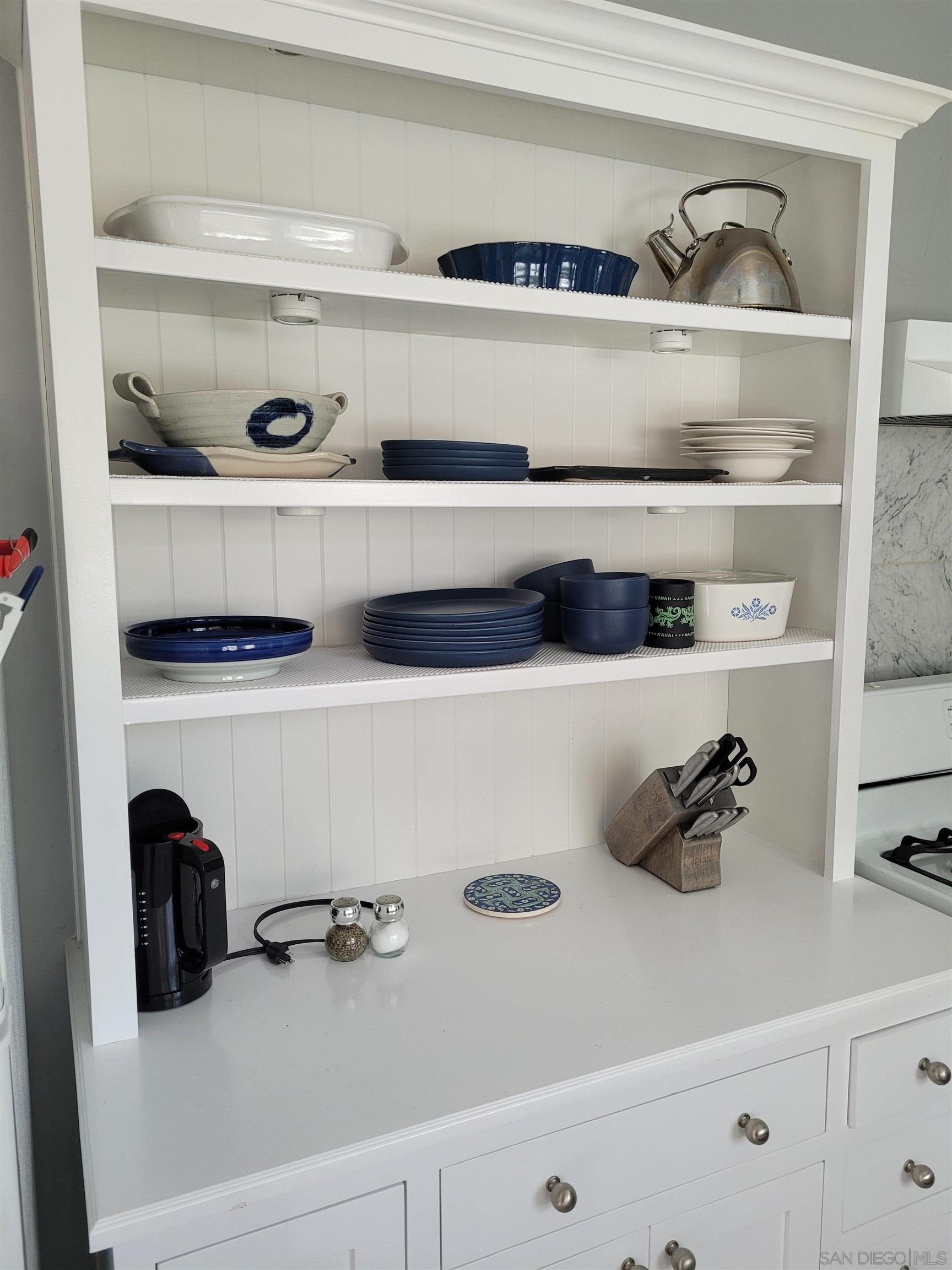 Detail Gallery Image 25 of 38 For 817  Olive Ave, Coronado,  CA 92118 - 2 Beds | 2 Baths