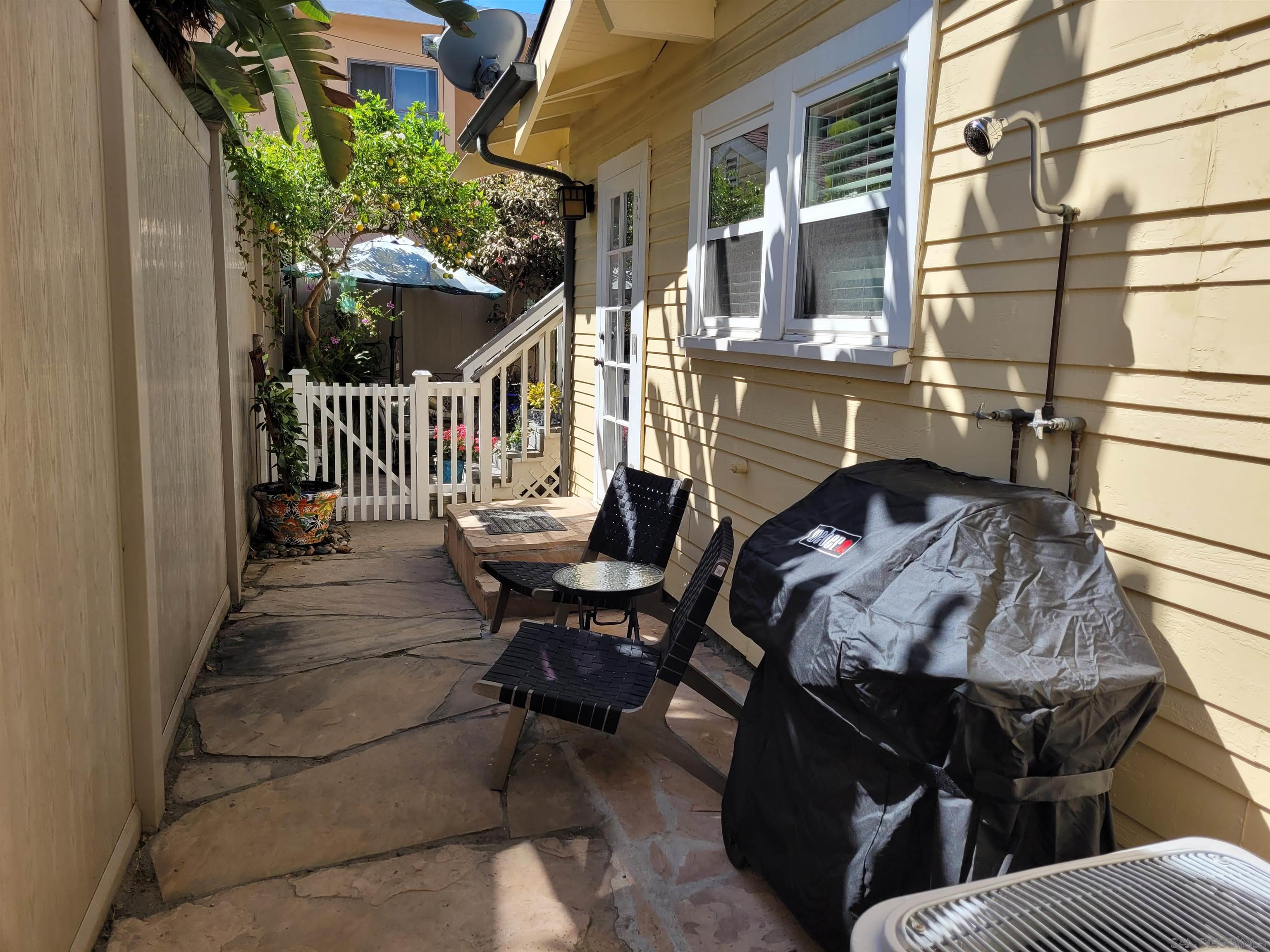 Detail Gallery Image 6 of 38 For 817  Olive Ave, Coronado,  CA 92118 - 2 Beds | 2 Baths