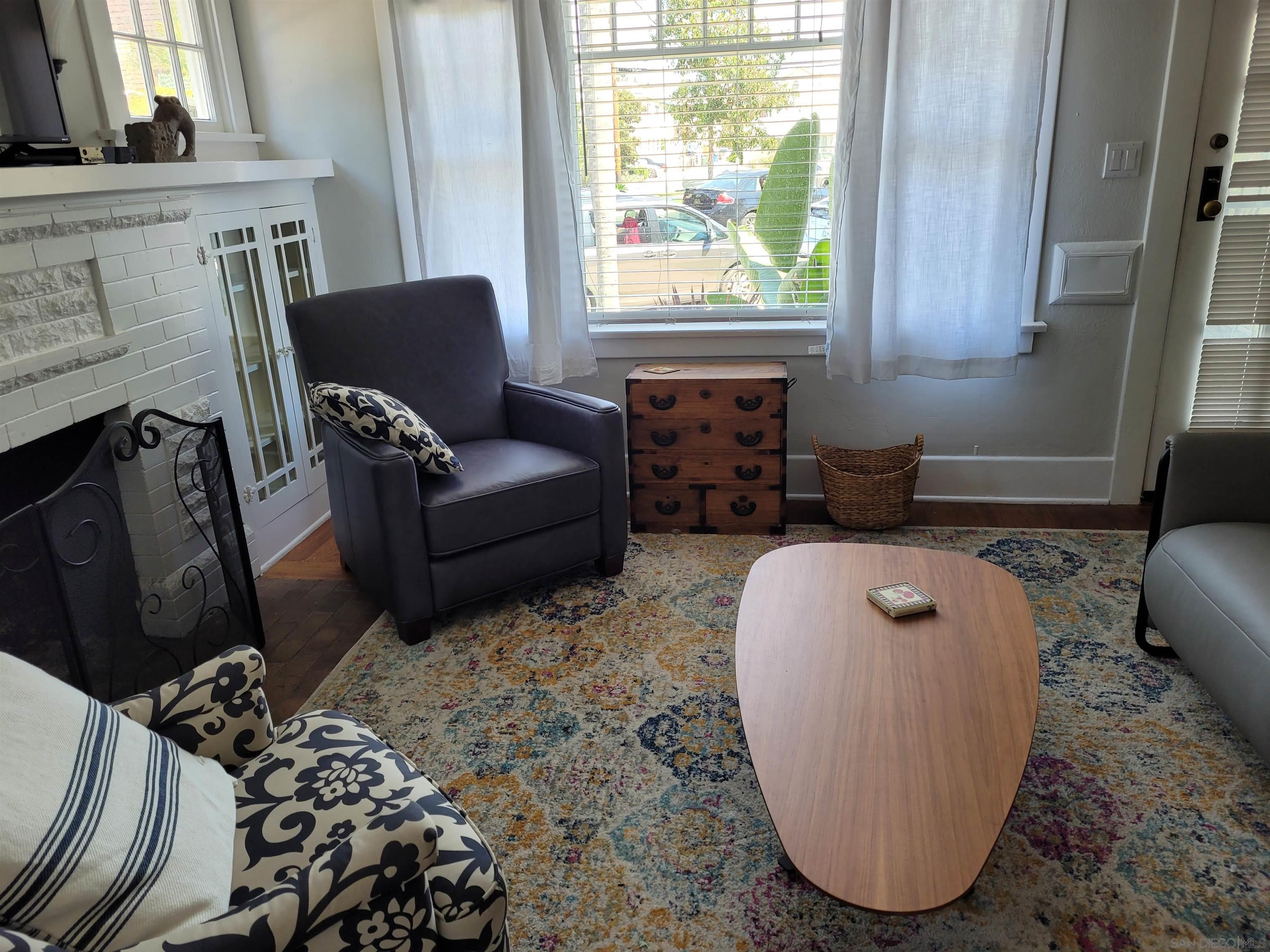 Detail Gallery Image 9 of 38 For 817  Olive Ave, Coronado,  CA 92118 - 2 Beds | 2 Baths