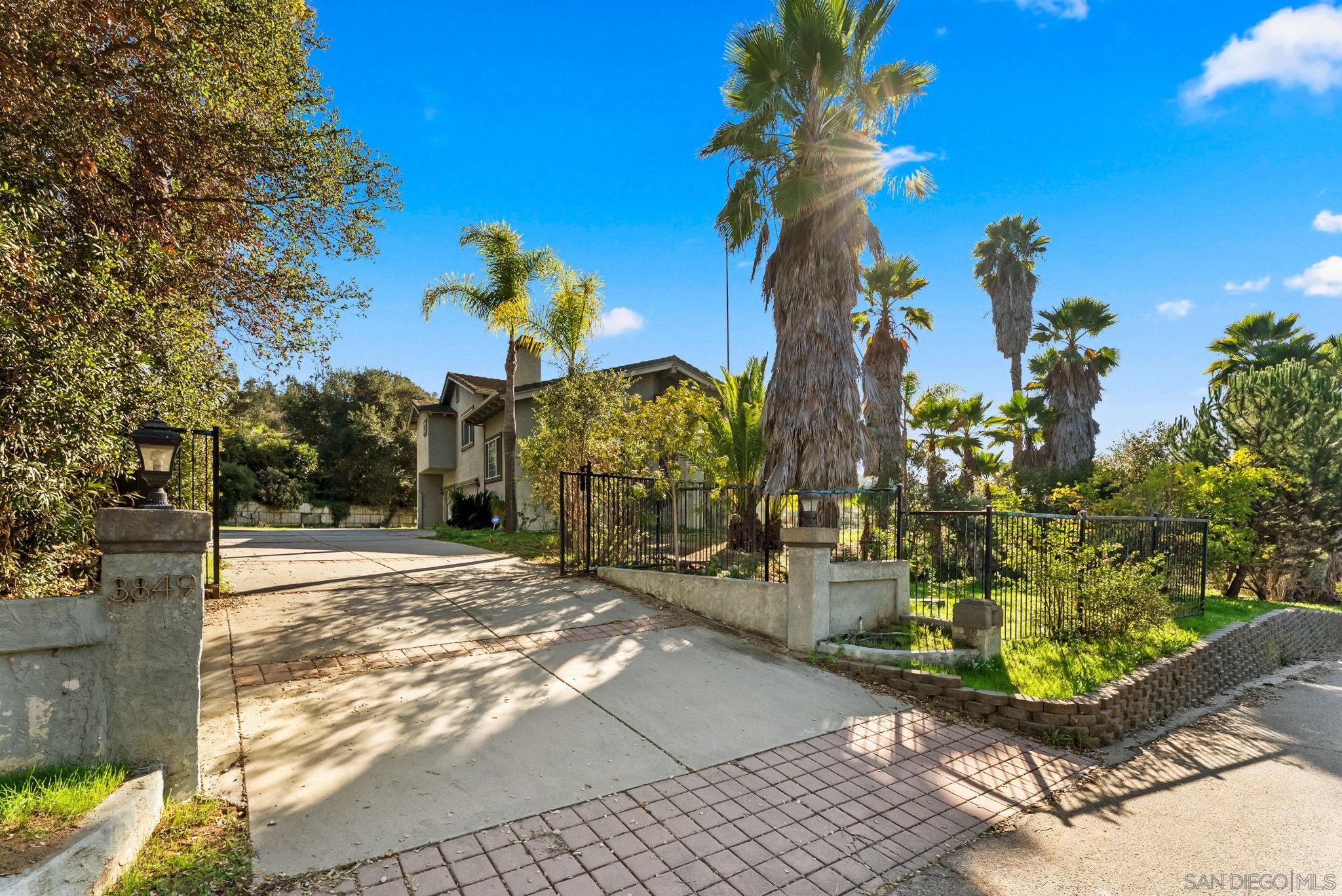 Detail Gallery Image 2 of 38 For 3849  Pala Mesa Drive, Fallbrook,  CA 92028 - 4 Beds | 3/1 Baths