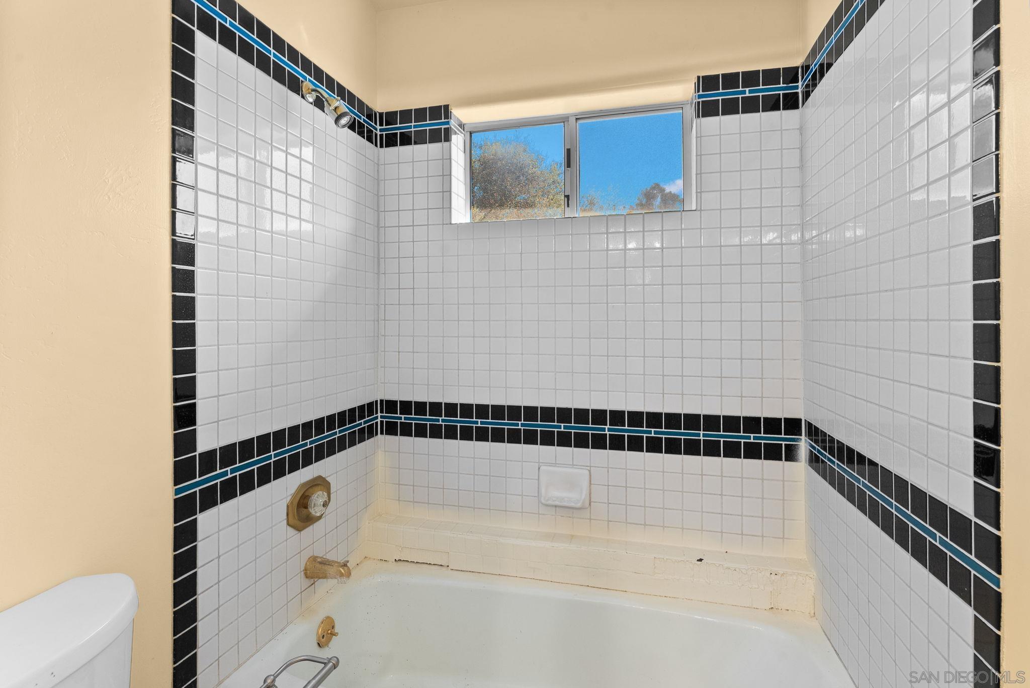 Detail Gallery Image 19 of 38 For 3849  Pala Mesa Drive, Fallbrook,  CA 92028 - 4 Beds | 3/1 Baths