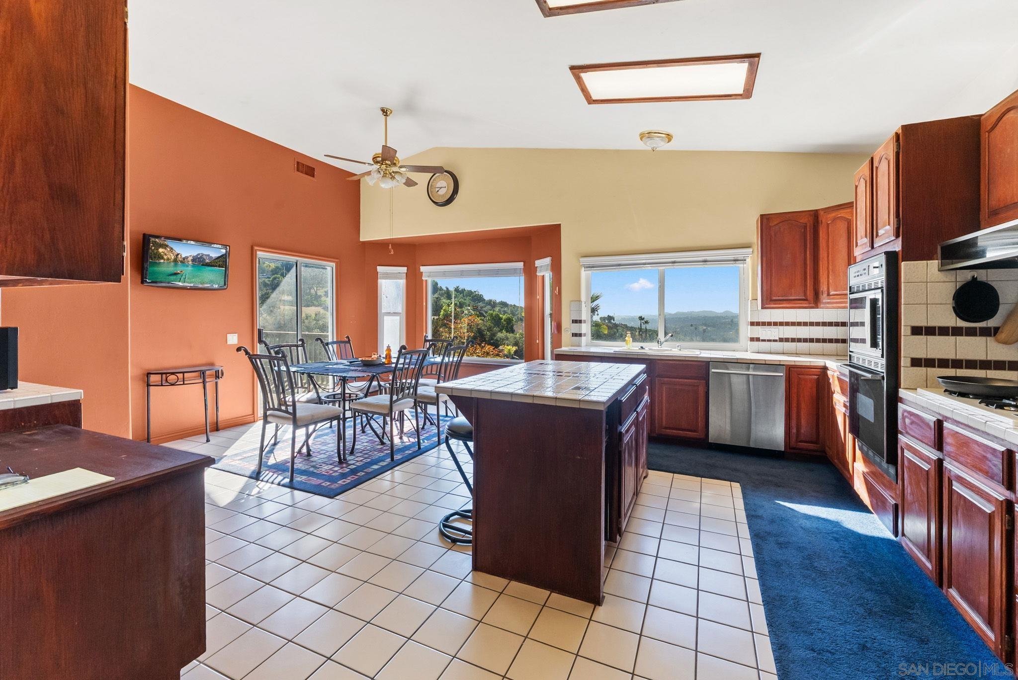 Detail Gallery Image 10 of 38 For 3849  Pala Mesa Drive, Fallbrook,  CA 92028 - 4 Beds | 3/1 Baths