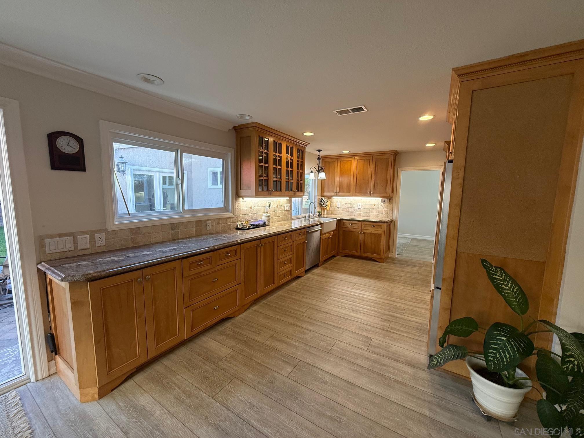 Detail Gallery Image 13 of 40 For 9569  via Pereza, San Diego,  AZ 92129 - 4 Beds | 3/1 Baths